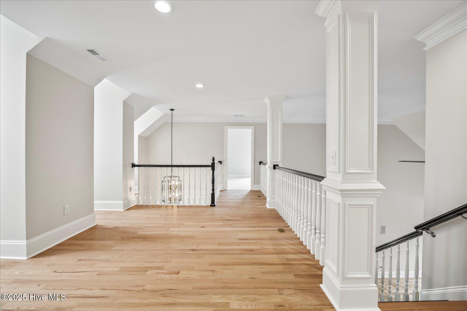 100536137 | Photo 28