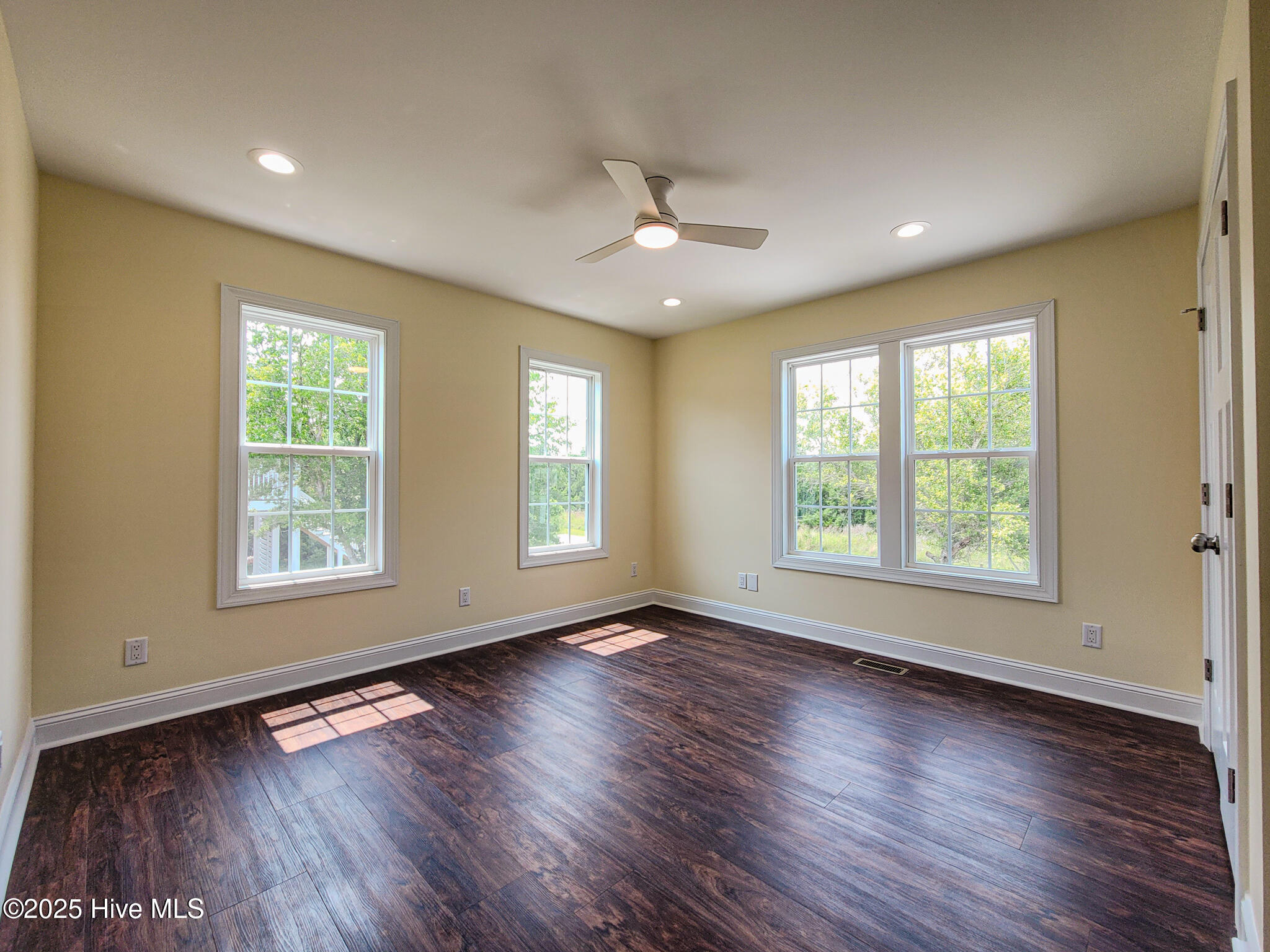 100511254 | Photo 16