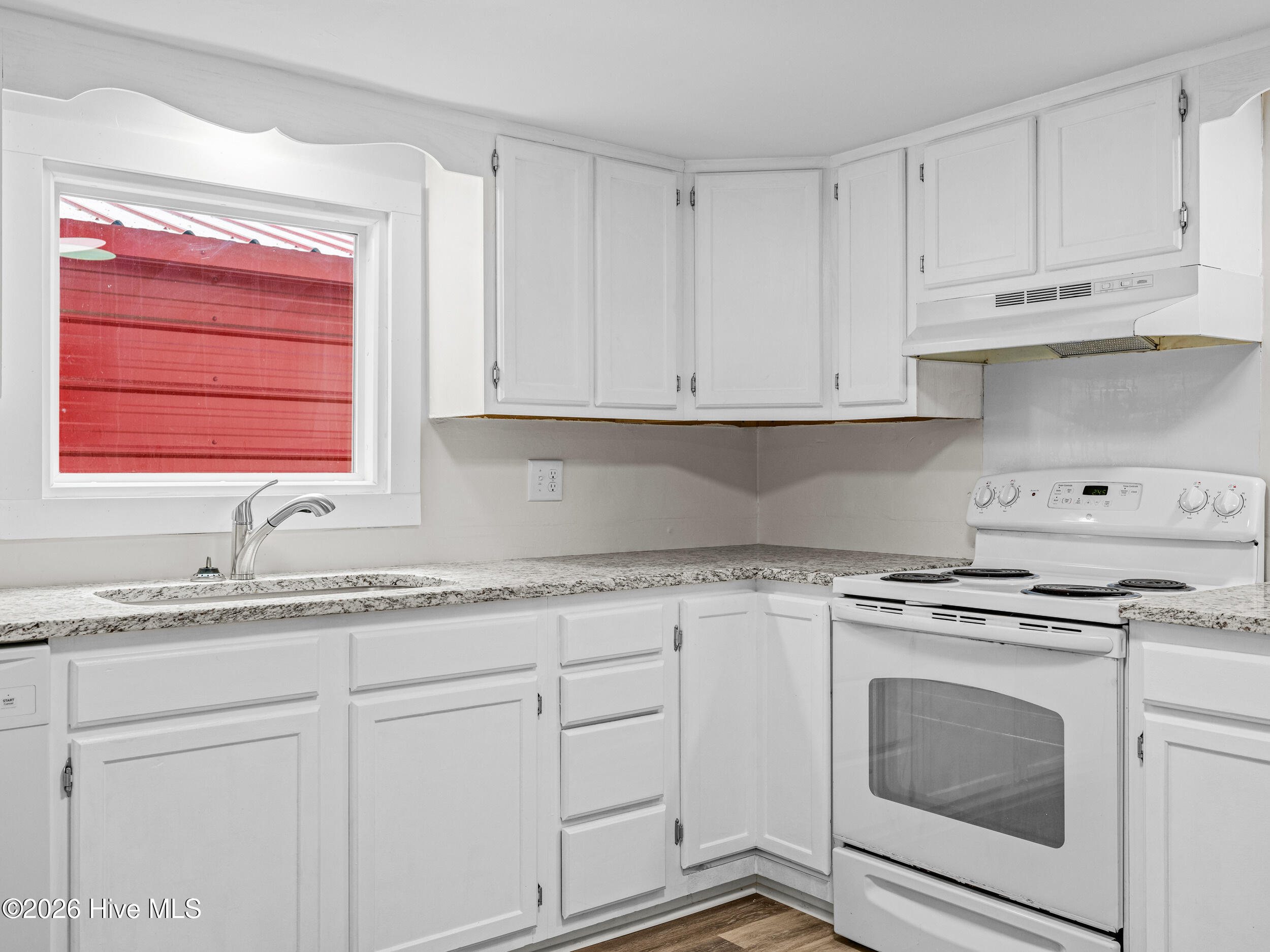 100569612 | Photo 14