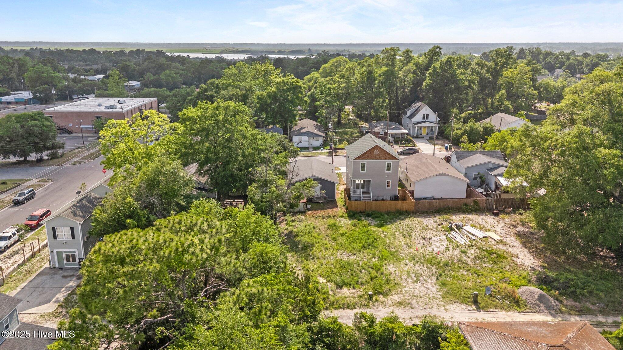 100509789 | Photo 13