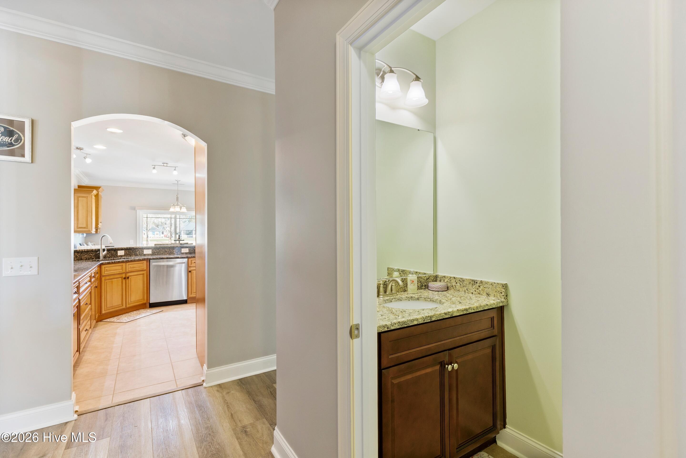 100547842 | Photo 18