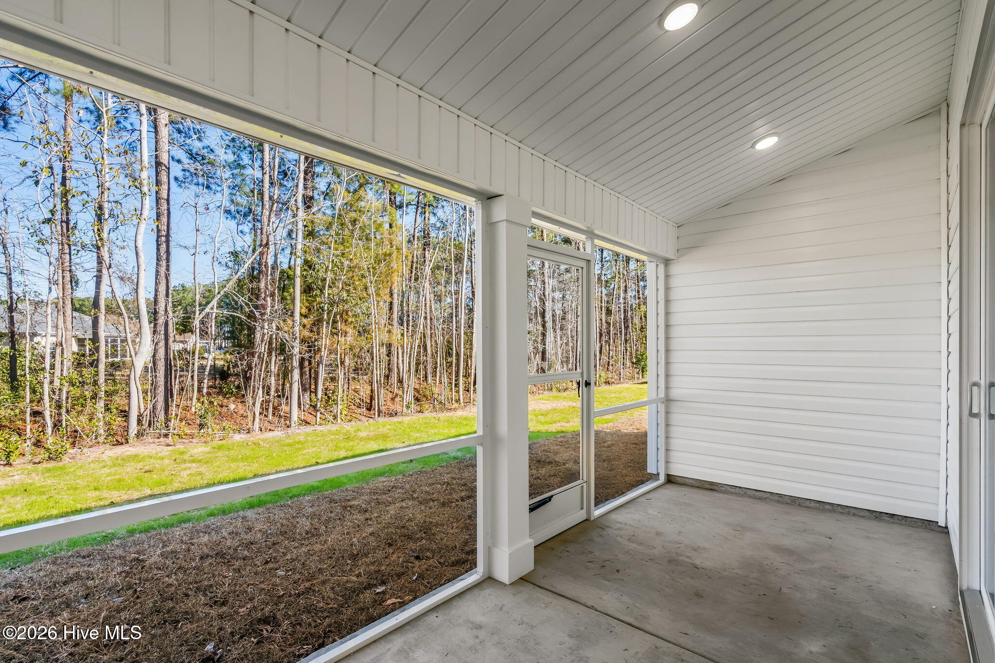 100552175 | Photo 24