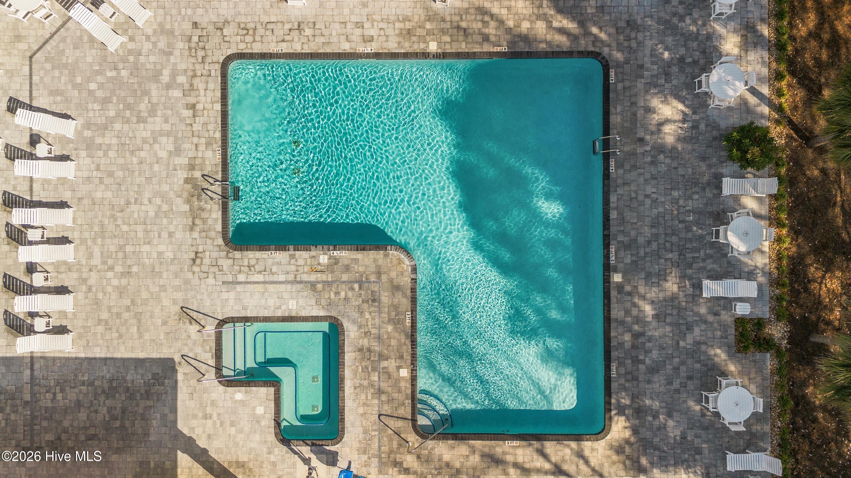 100548486 | Photo 74