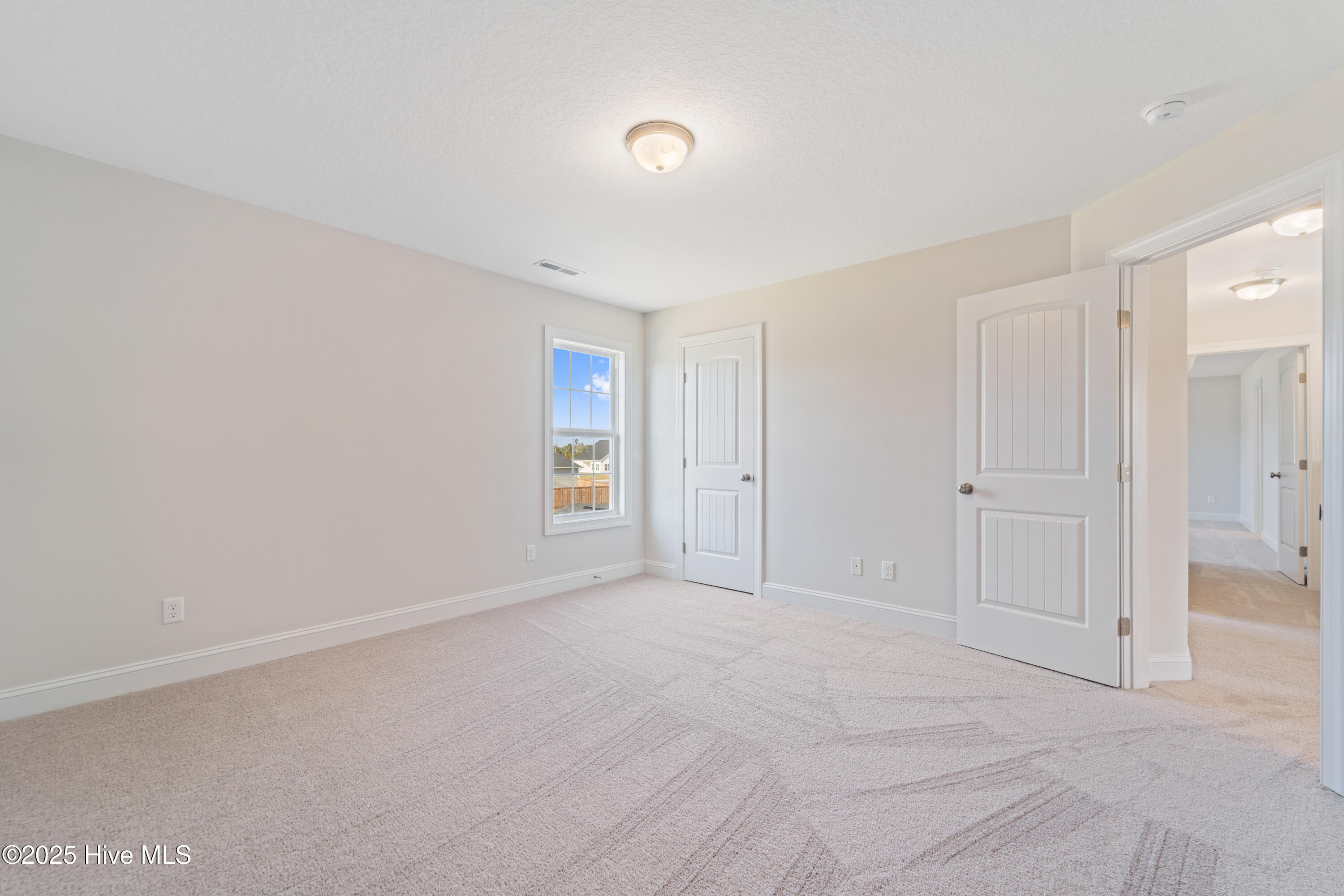 100518960 | Photo 29