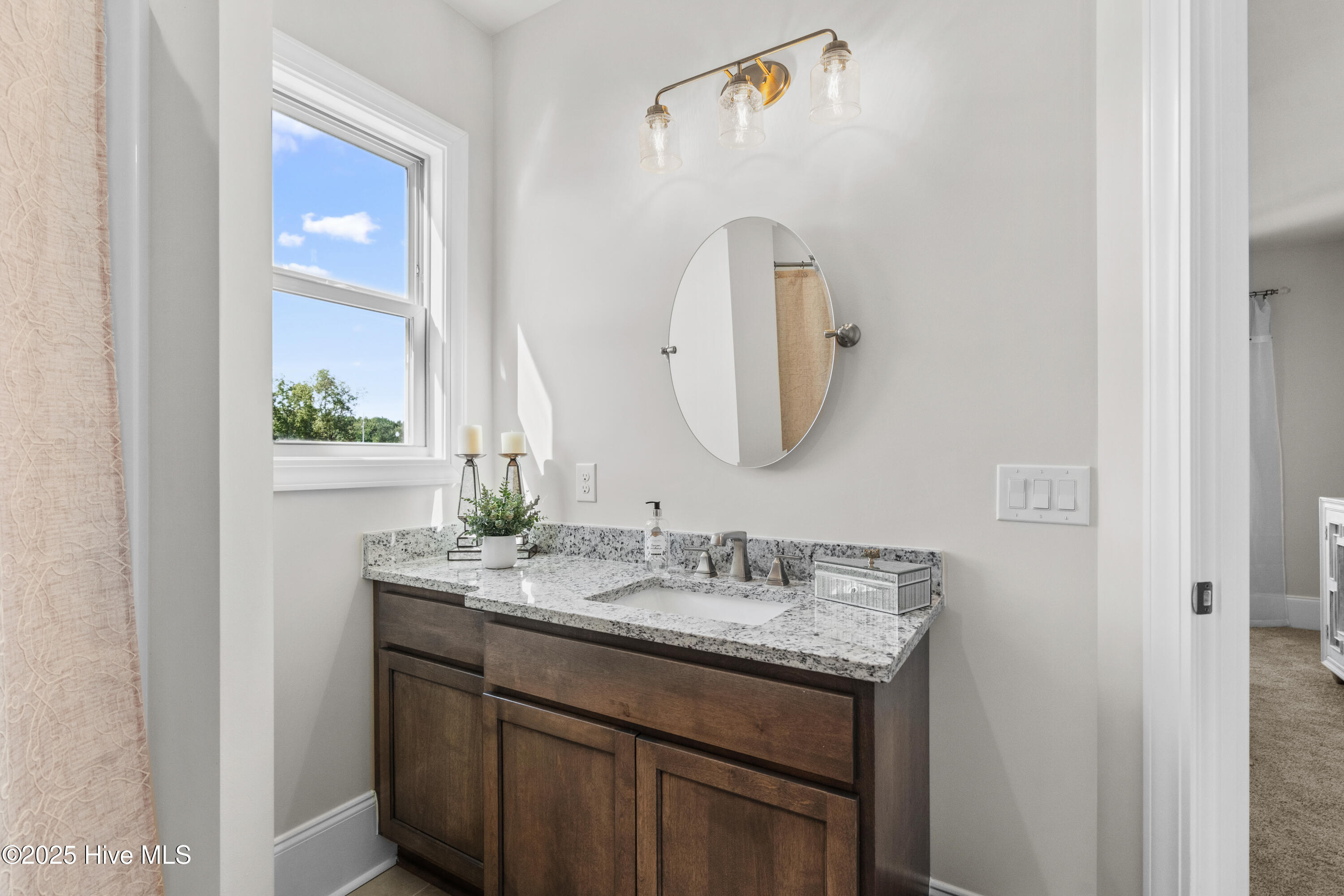 100496810 | Photo 38