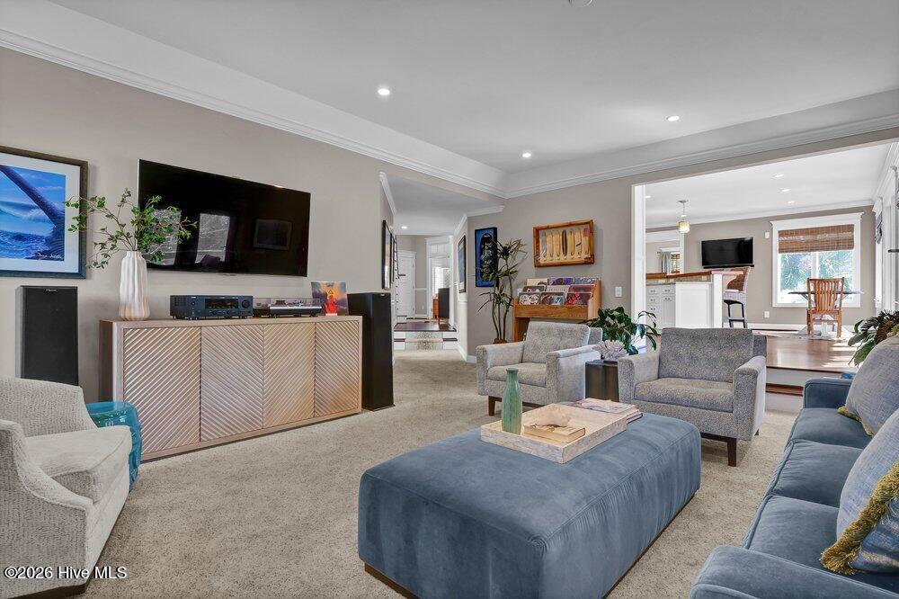 100559715 | Photo 24