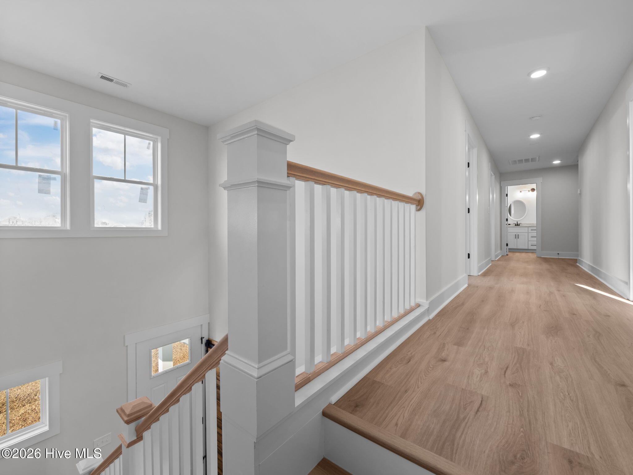 100543502 | Photo 28