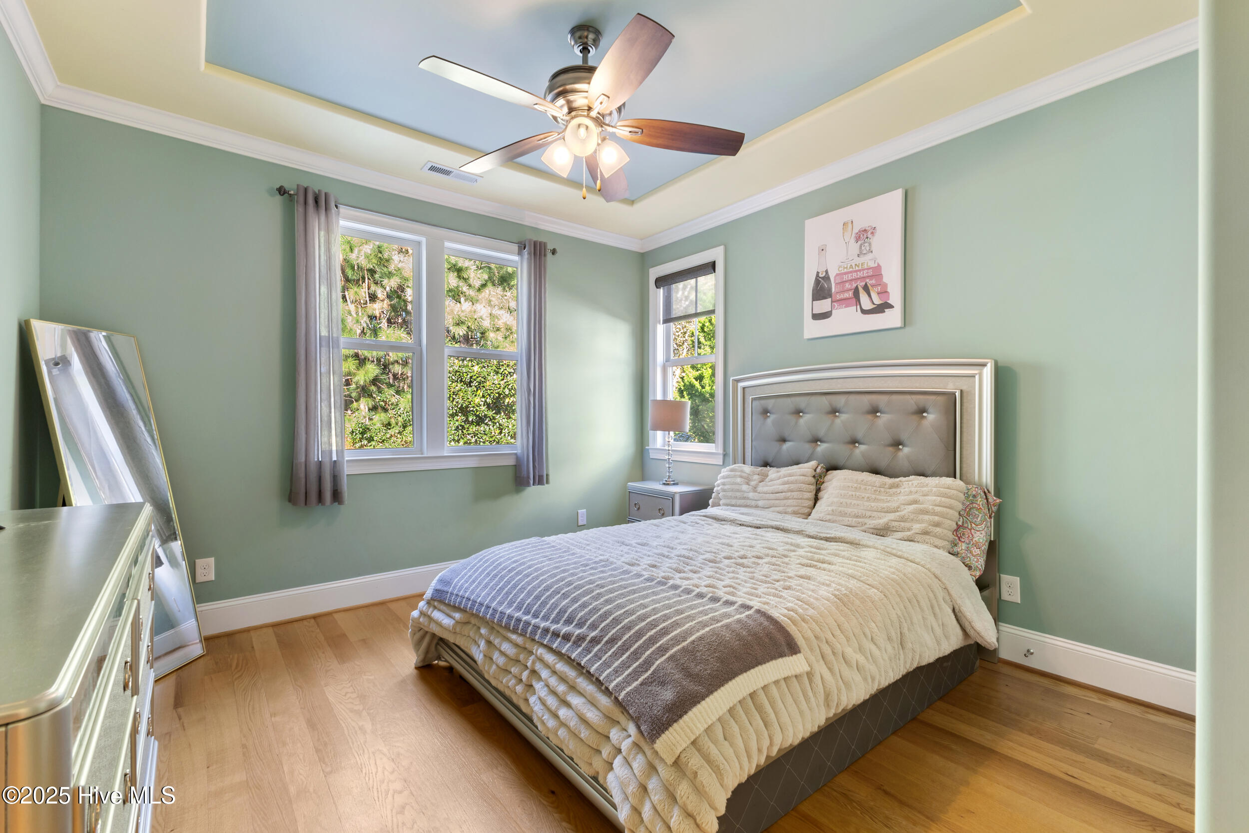 100549327 | Photo 34