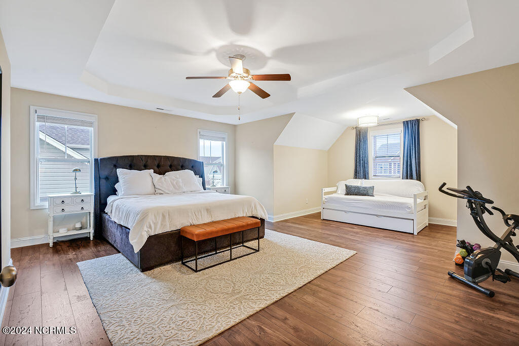 100565738 | Photo 22