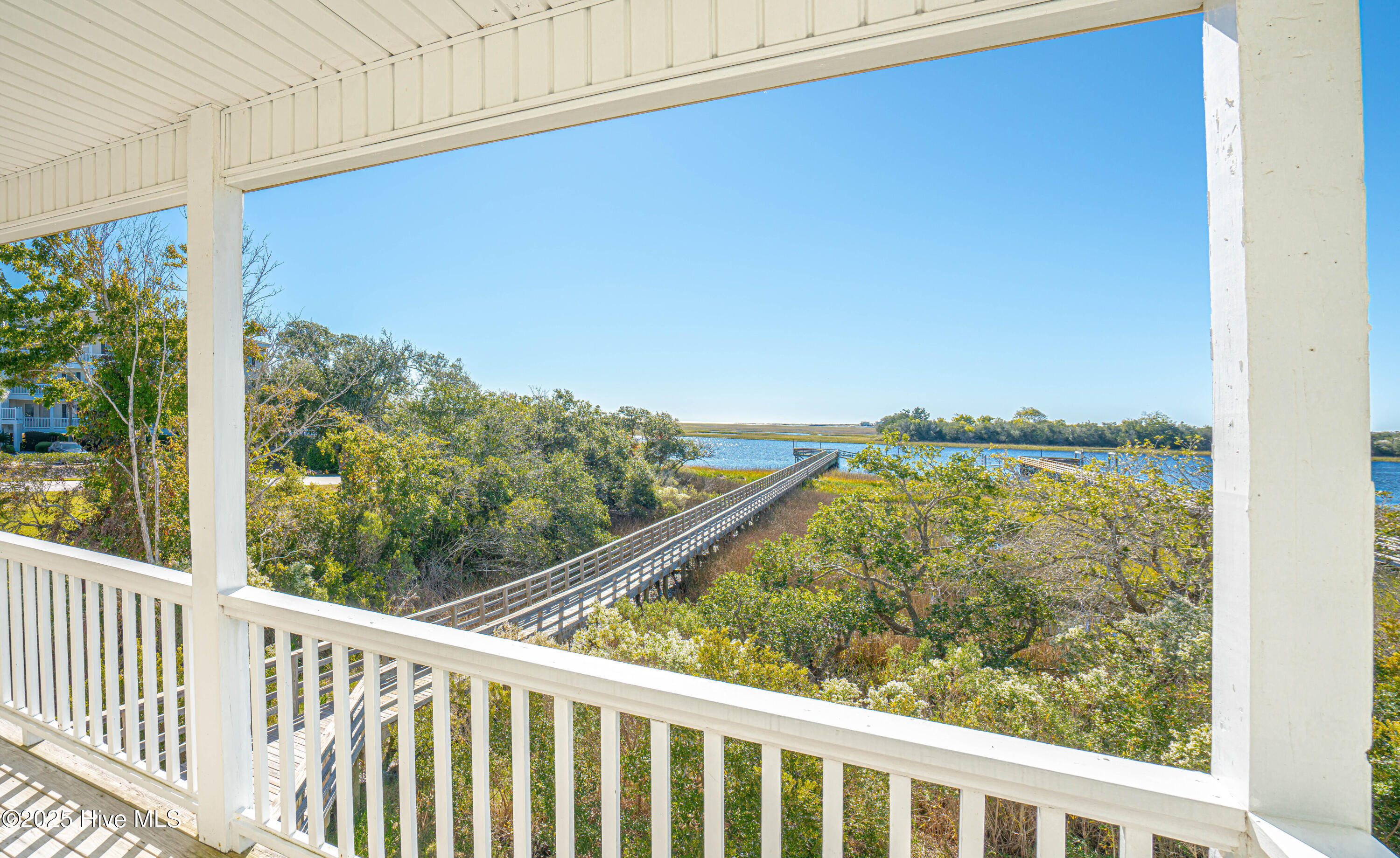 100539099 | Photo 44