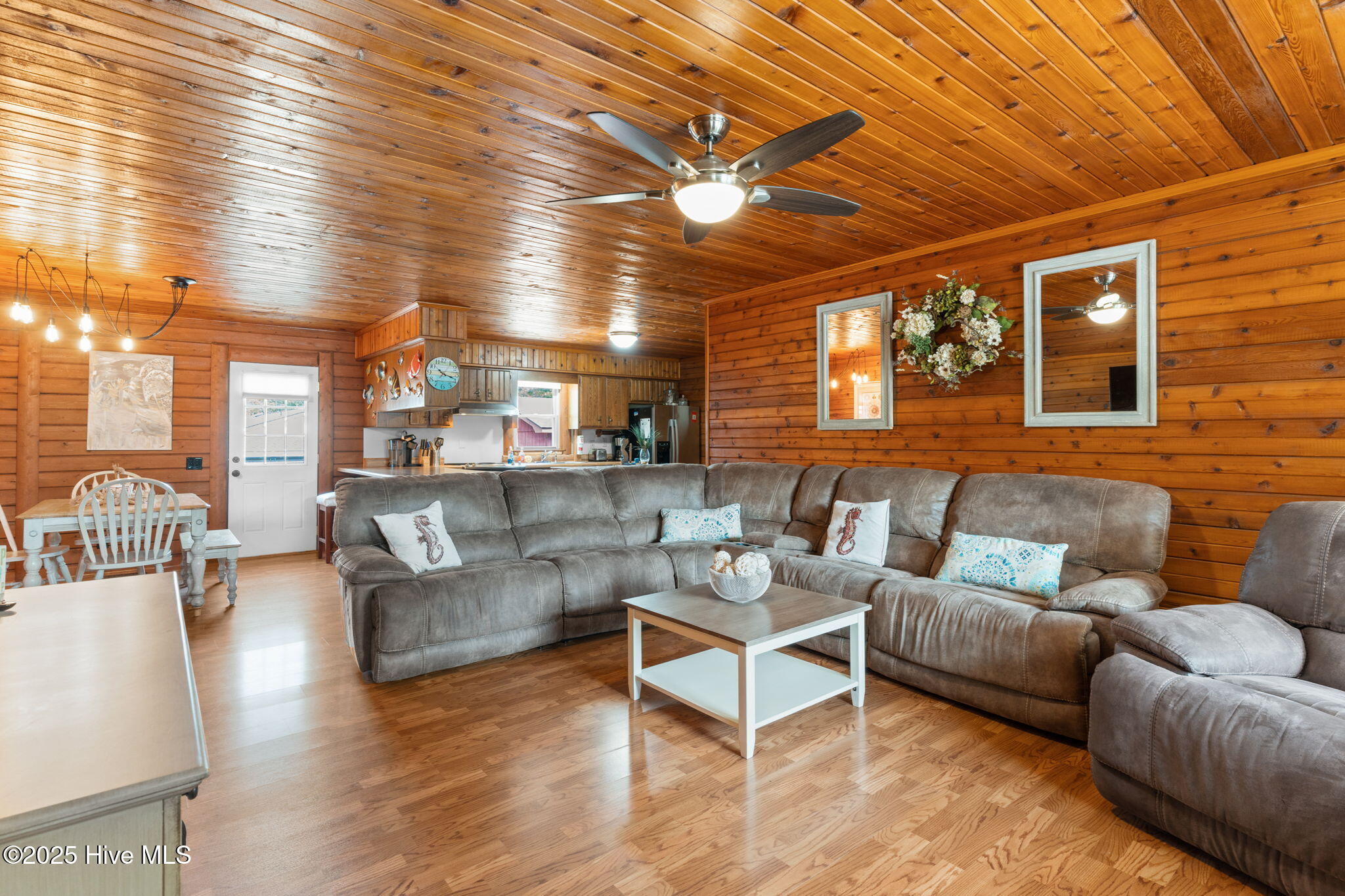 100511557 | Photo 10