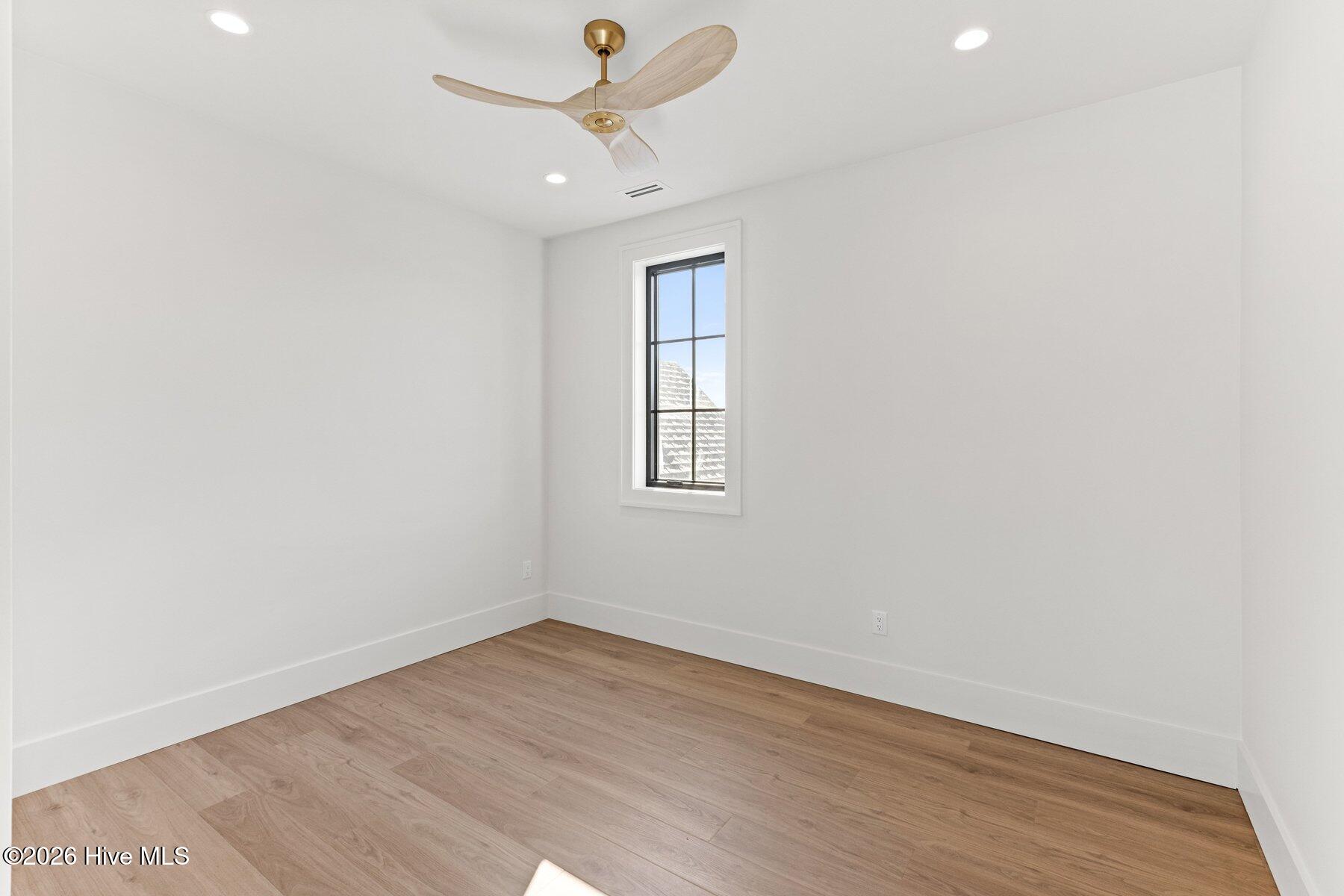 100529848 | Photo 41