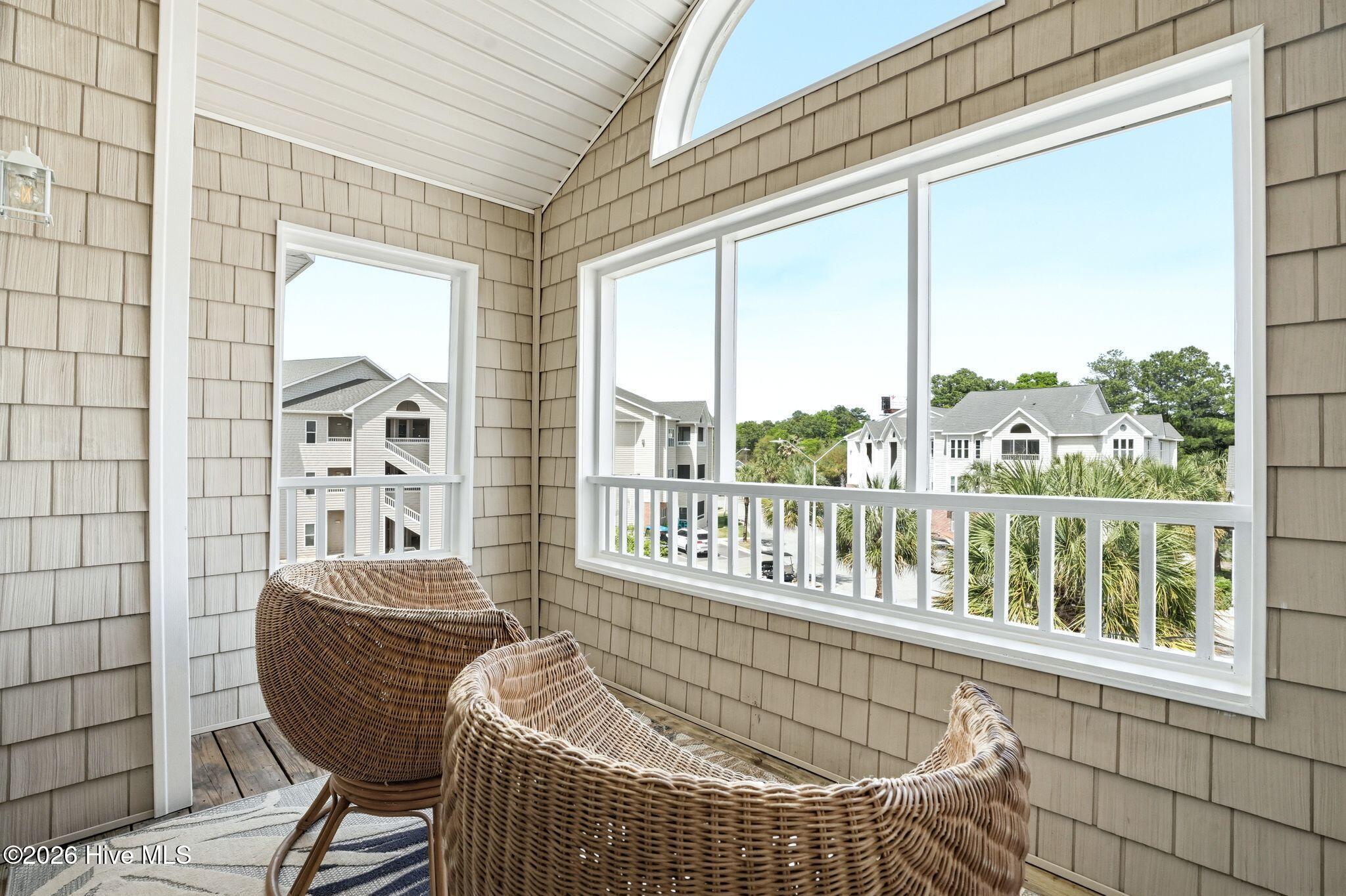 100565628 | Photo 29