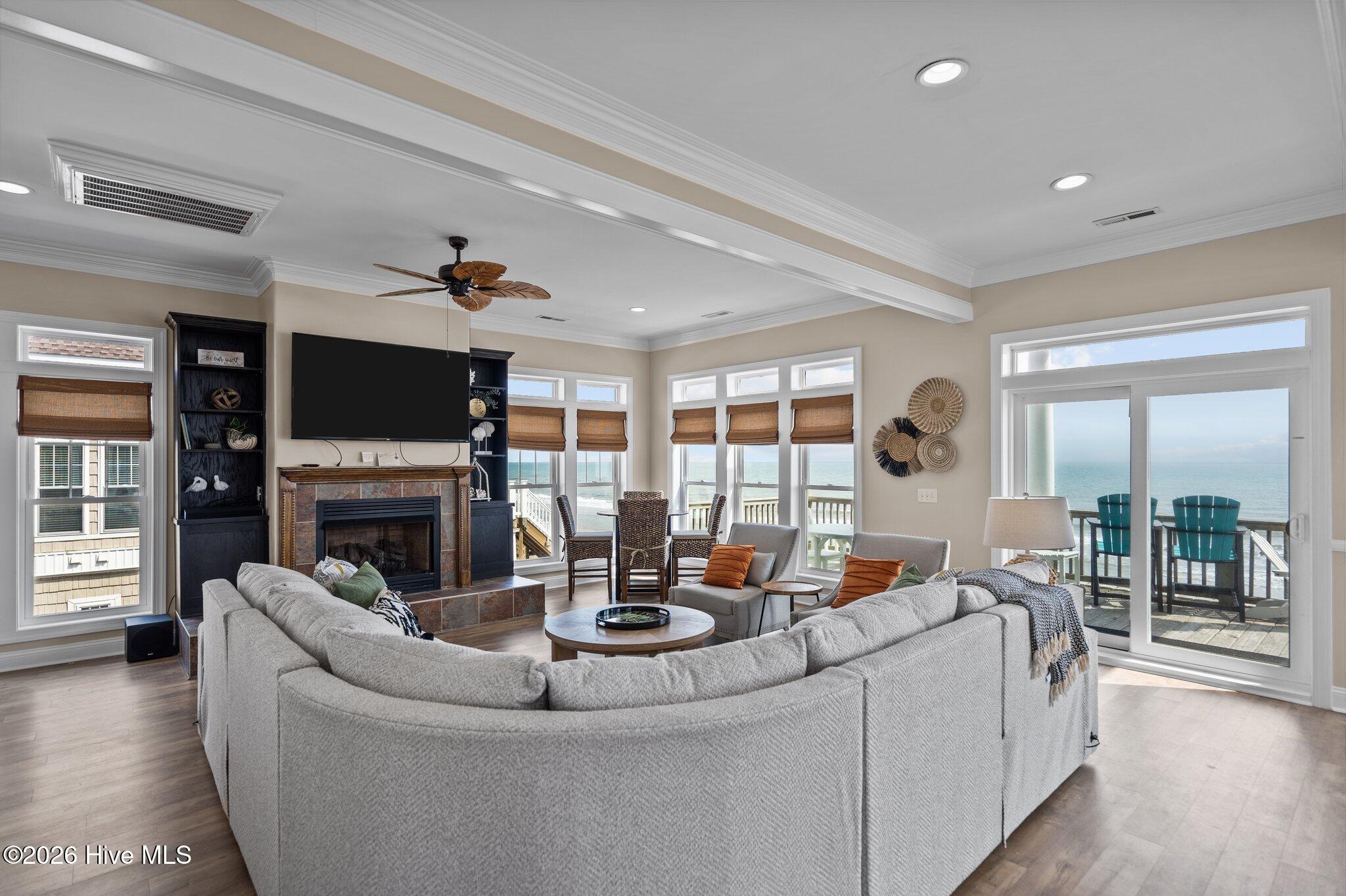 100562244 | Photo 30