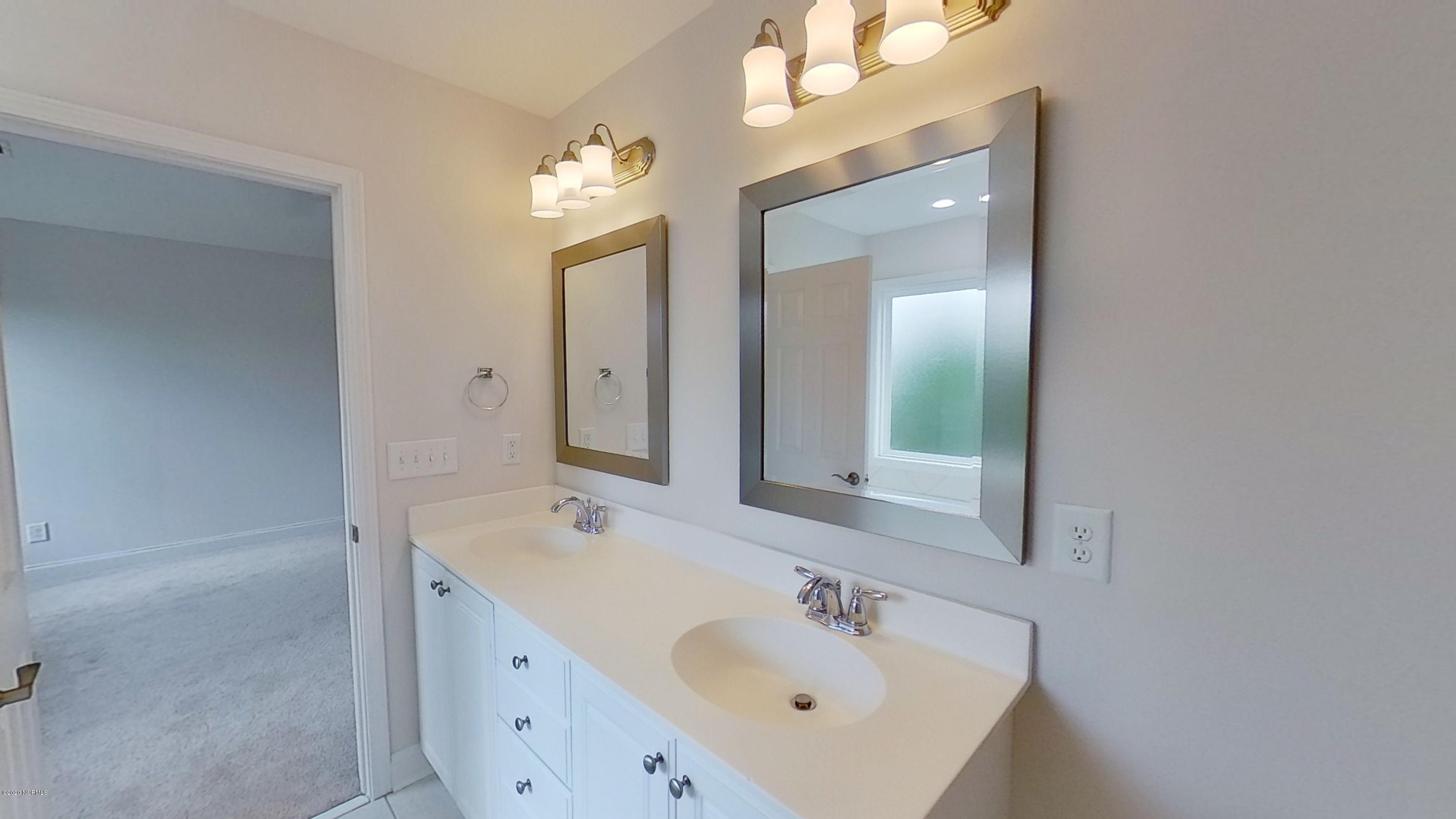 100550444 | Photo 13