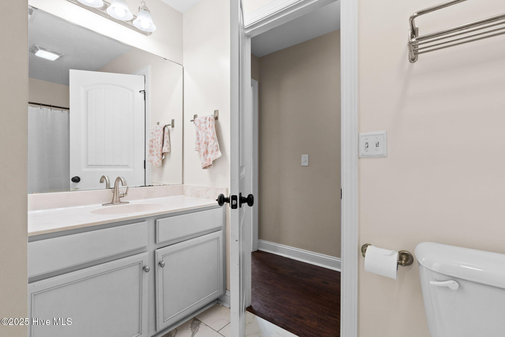 100521115 | Photo 43