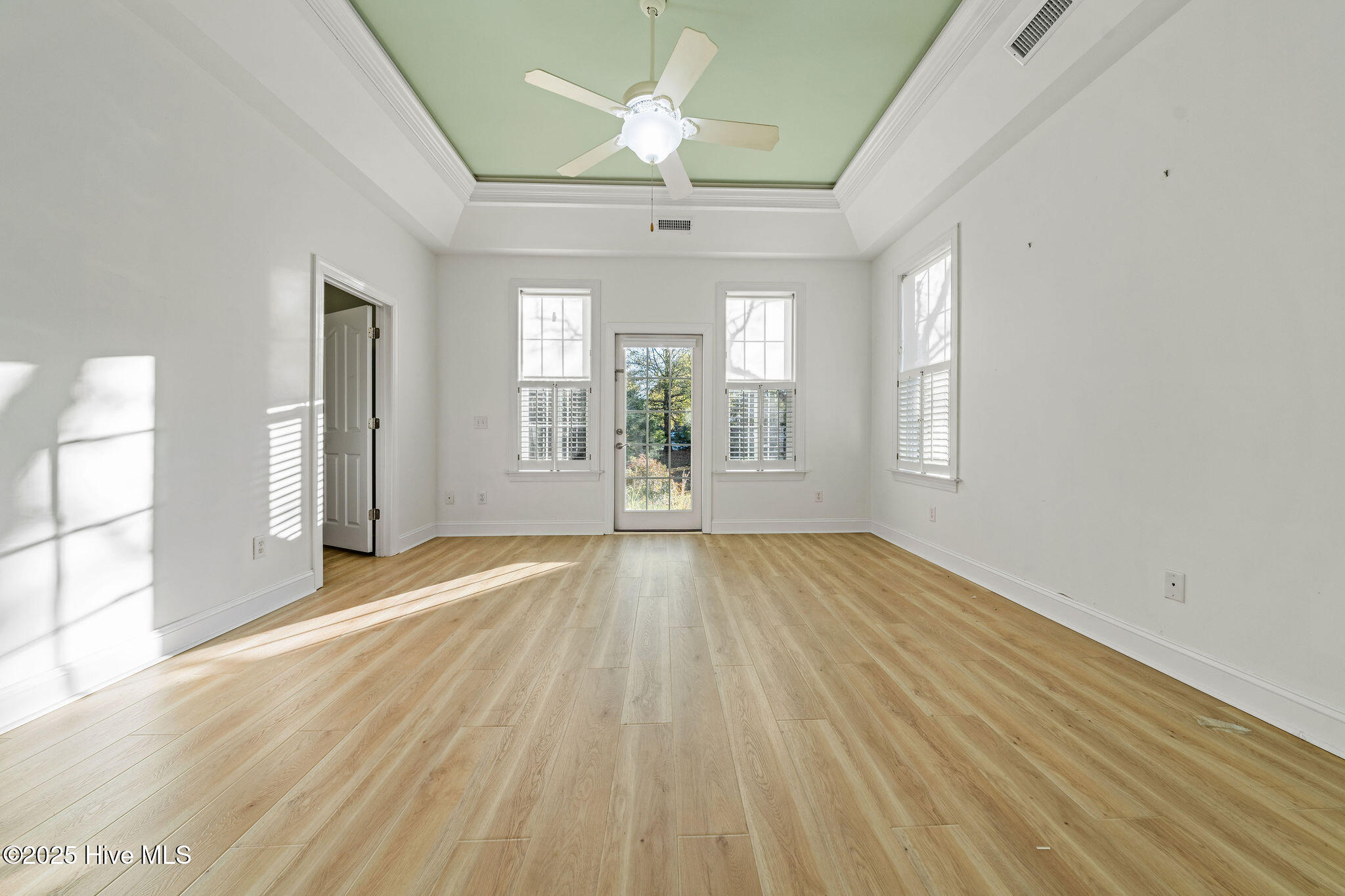 100541606 | Photo 25