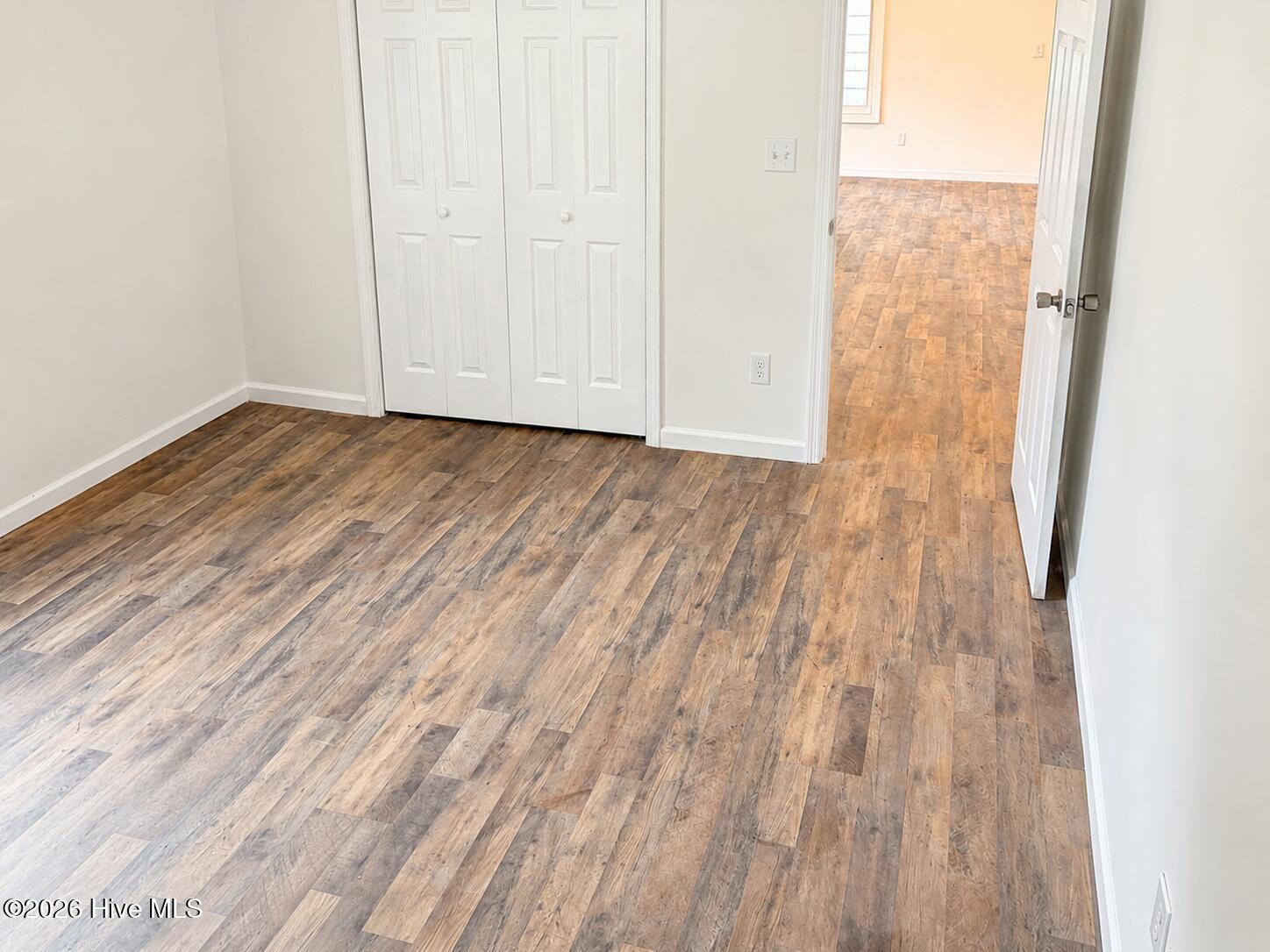 24_minimalist_interior_with_clean_lines