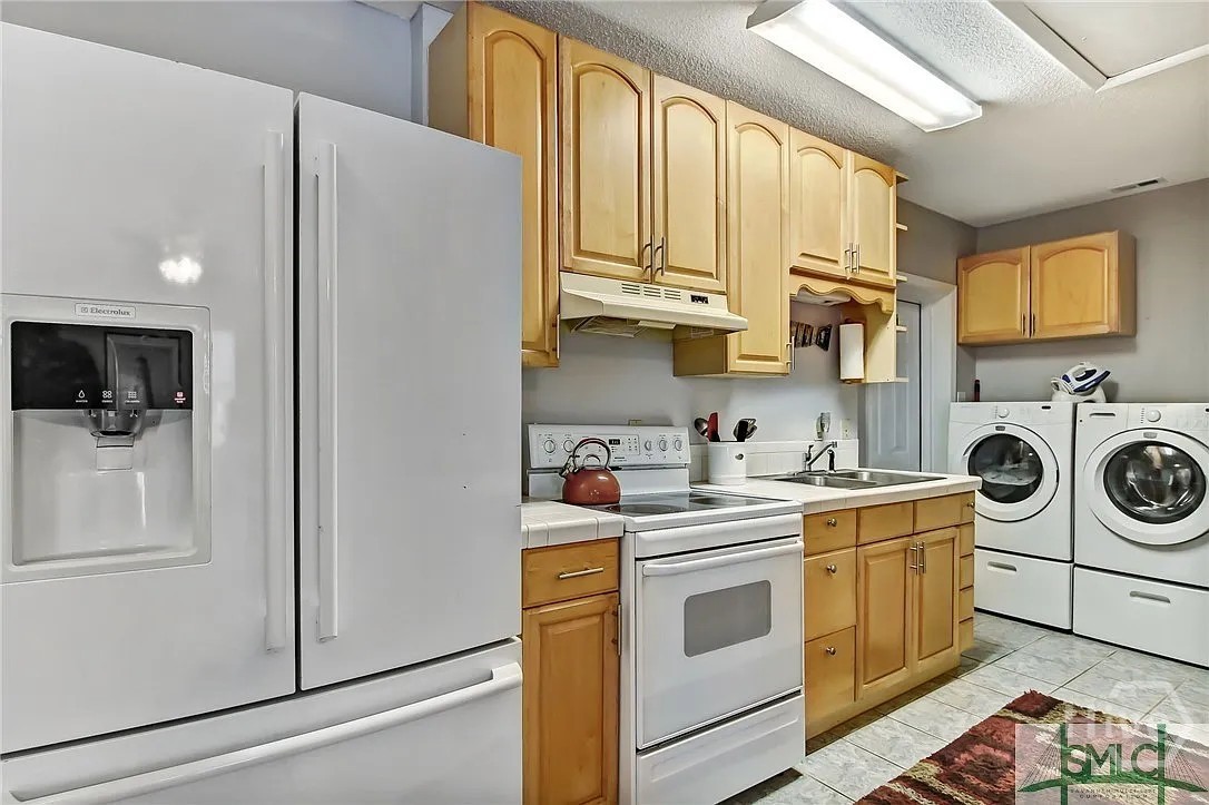 Kitchen/laundry
