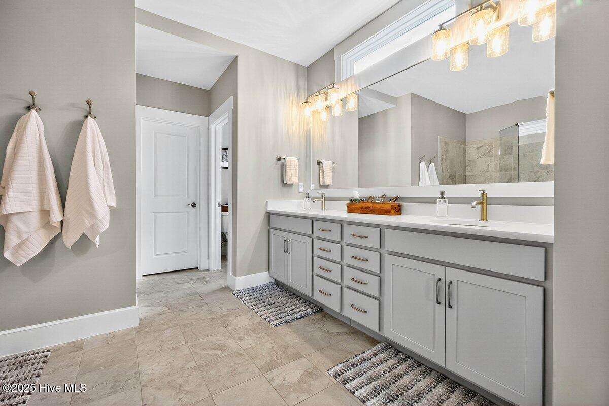 100524636 | Photo 11