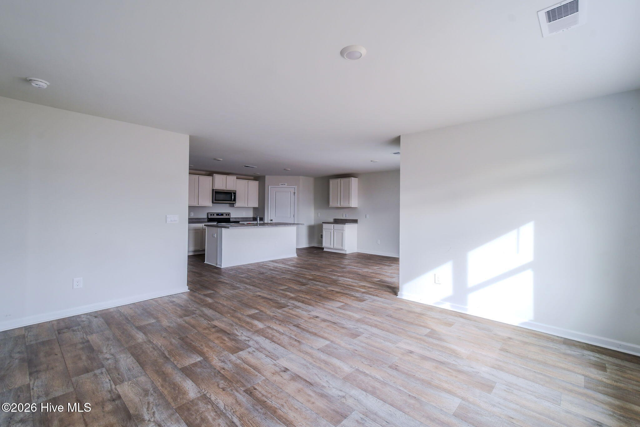 100552347 | Photo 12