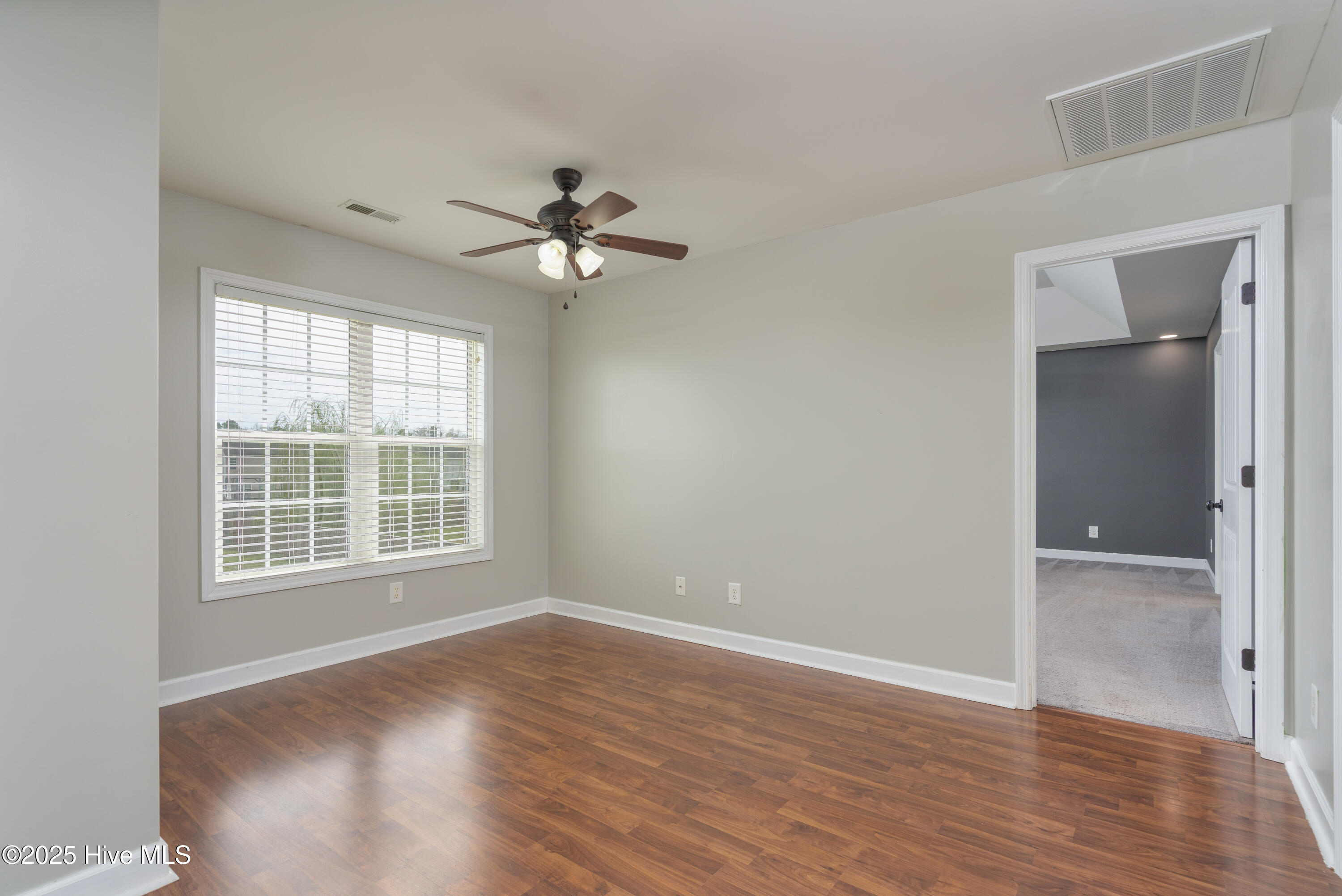 100495795 | Photo 33