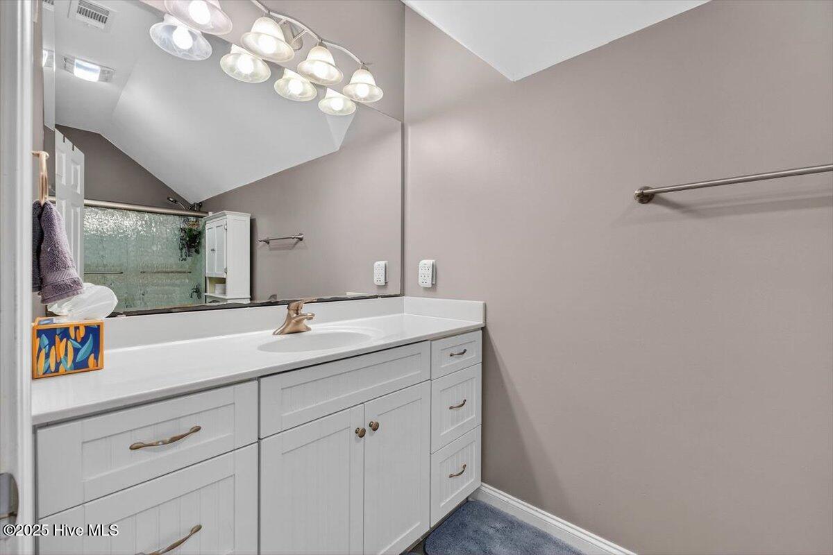 100530504 | Photo 47