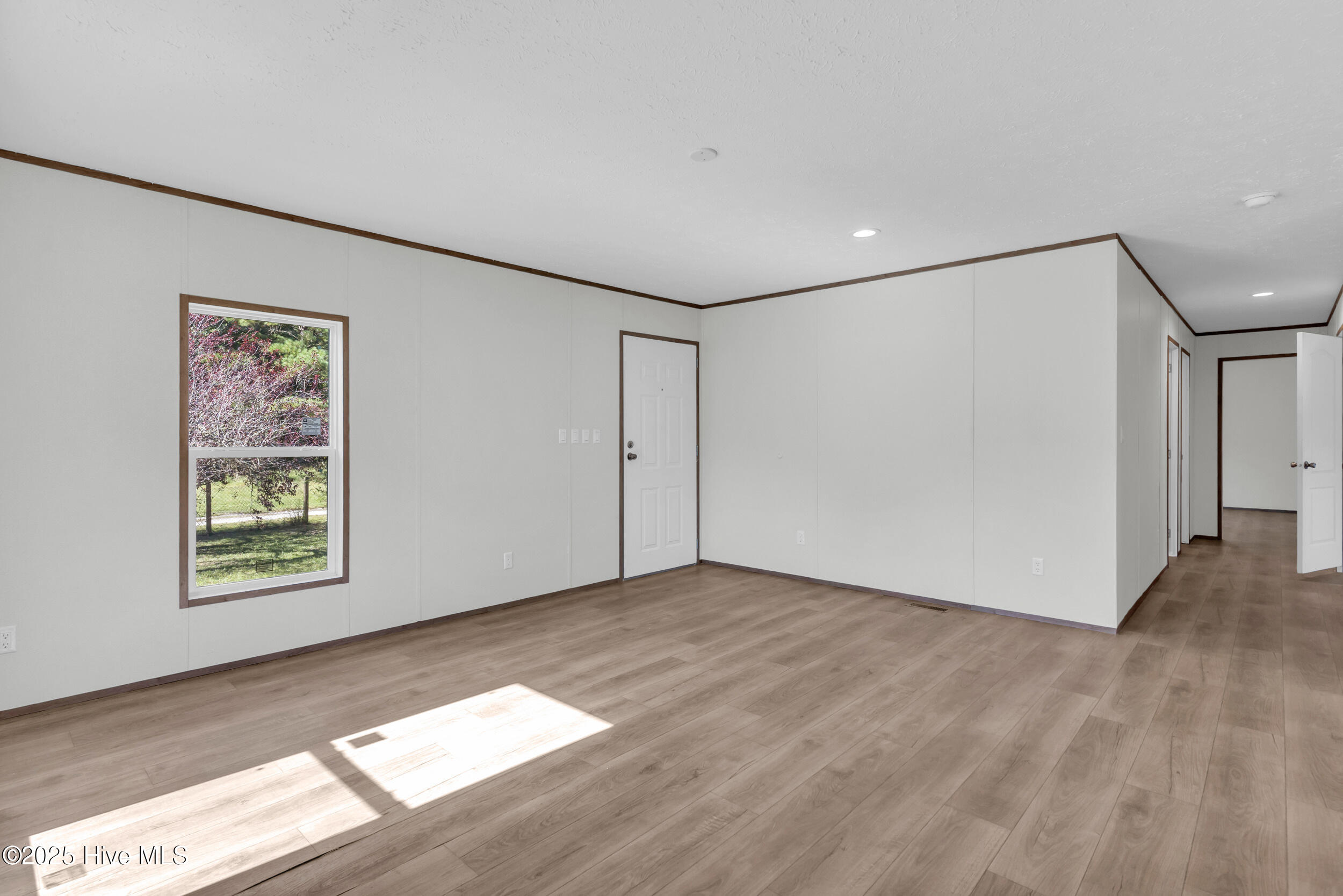 5_7137 stag park rd-00005