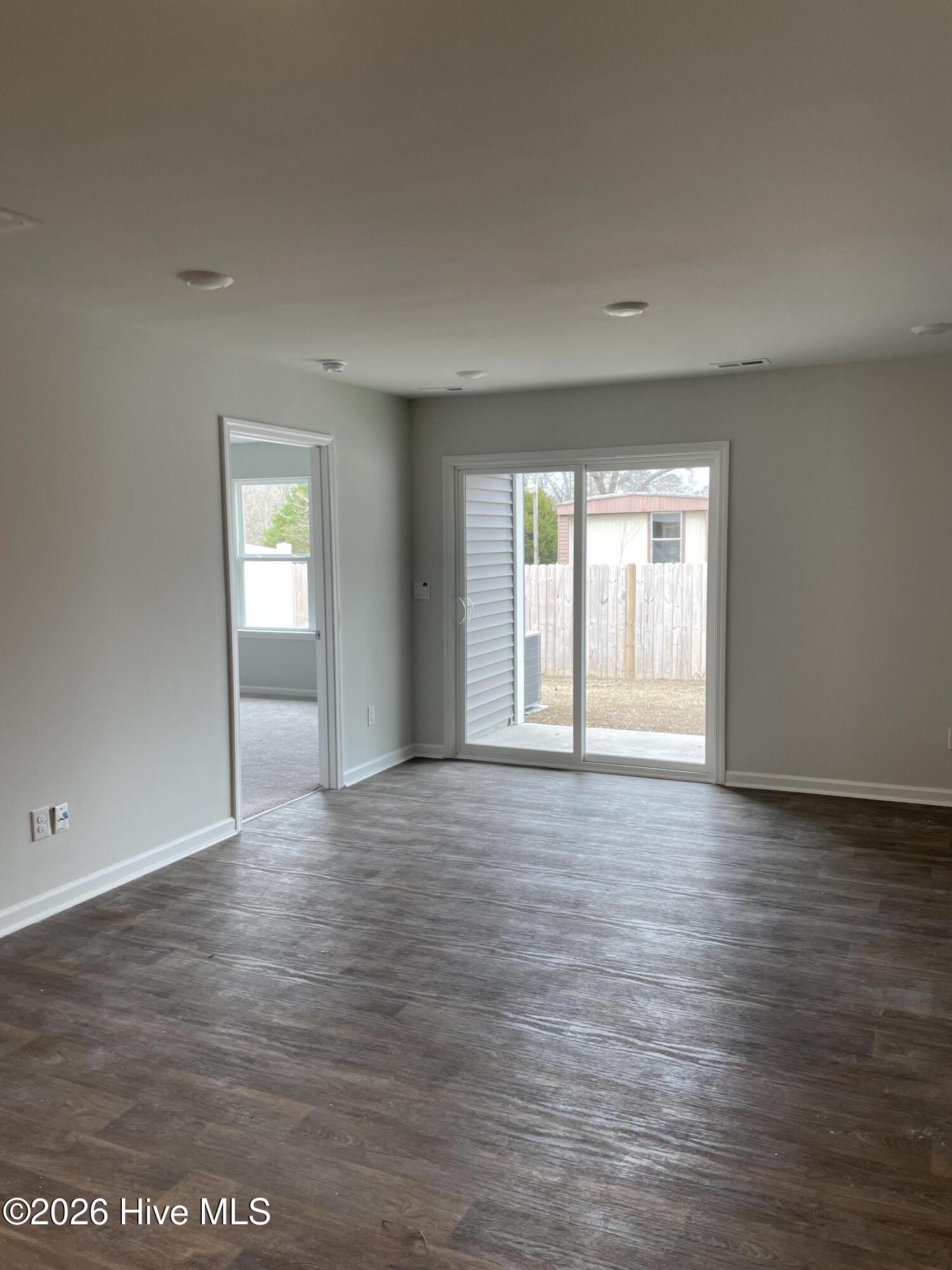 100548569 | Photo 10