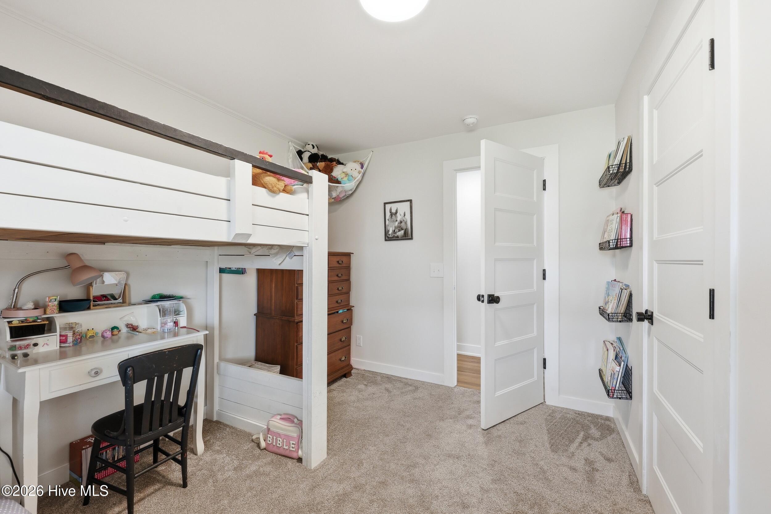 100562935 | Photo 33