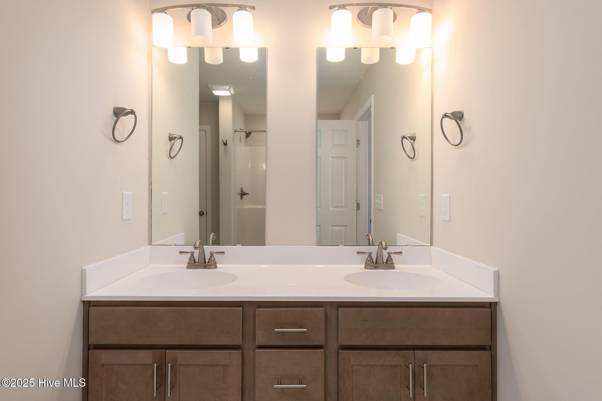 100531004 | Photo 35