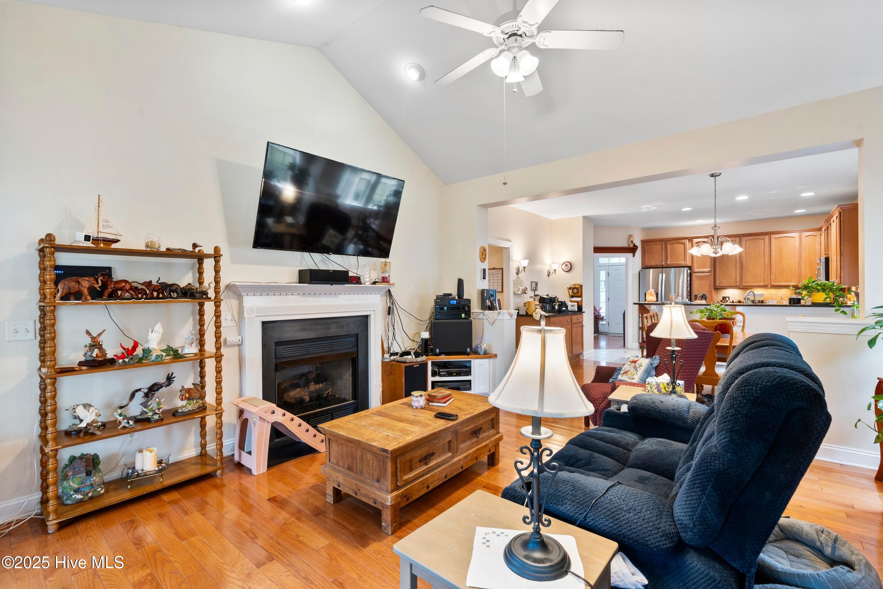 100522609 | Photo 18