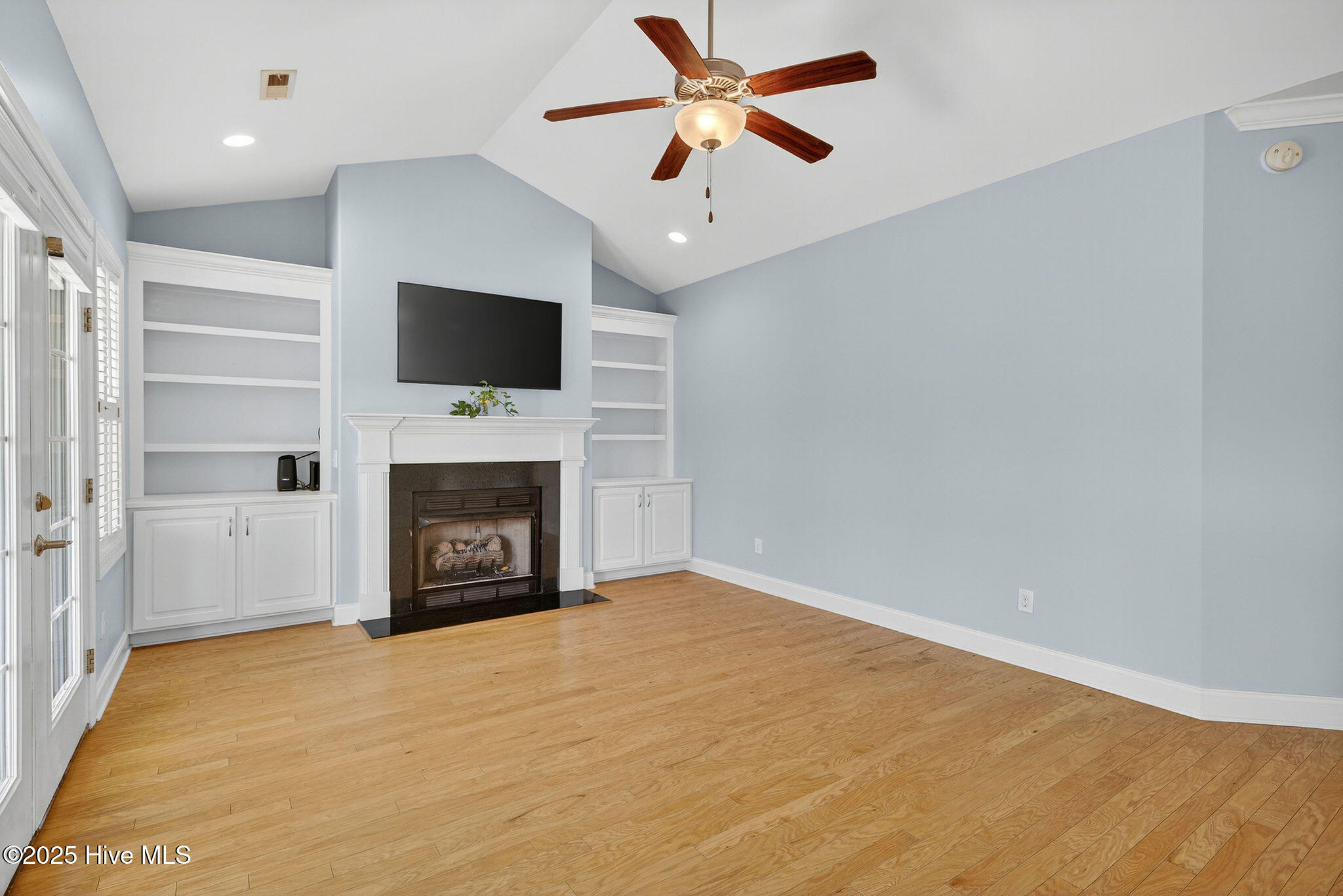 100535403 | Photo 17