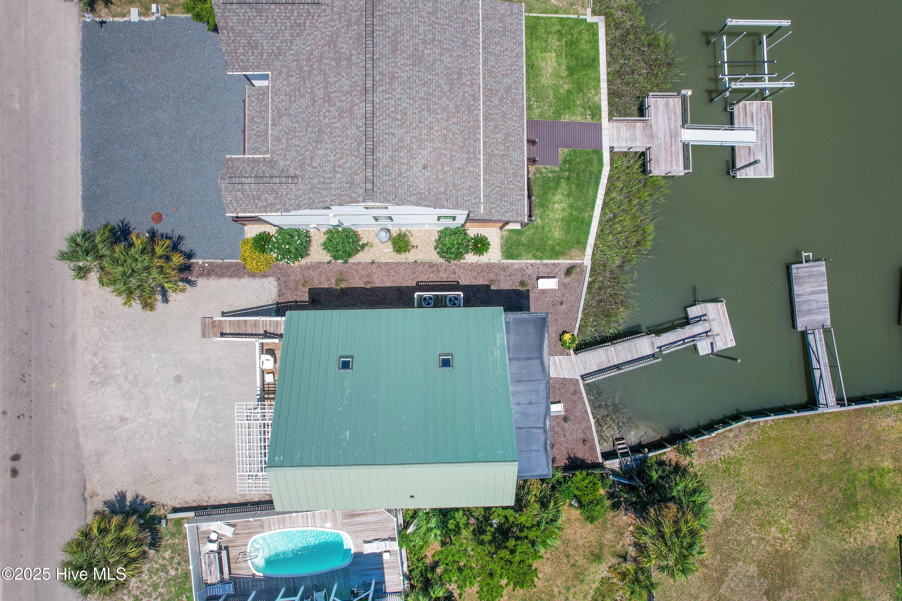 100520391 | Photo 45