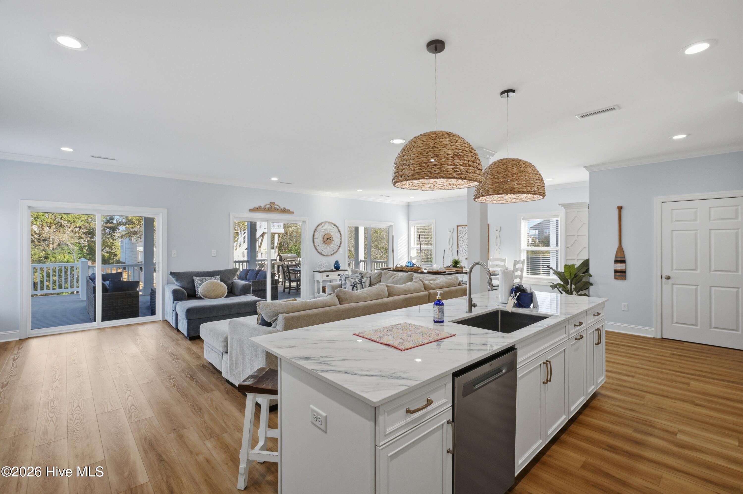 100561977 | Photo 18