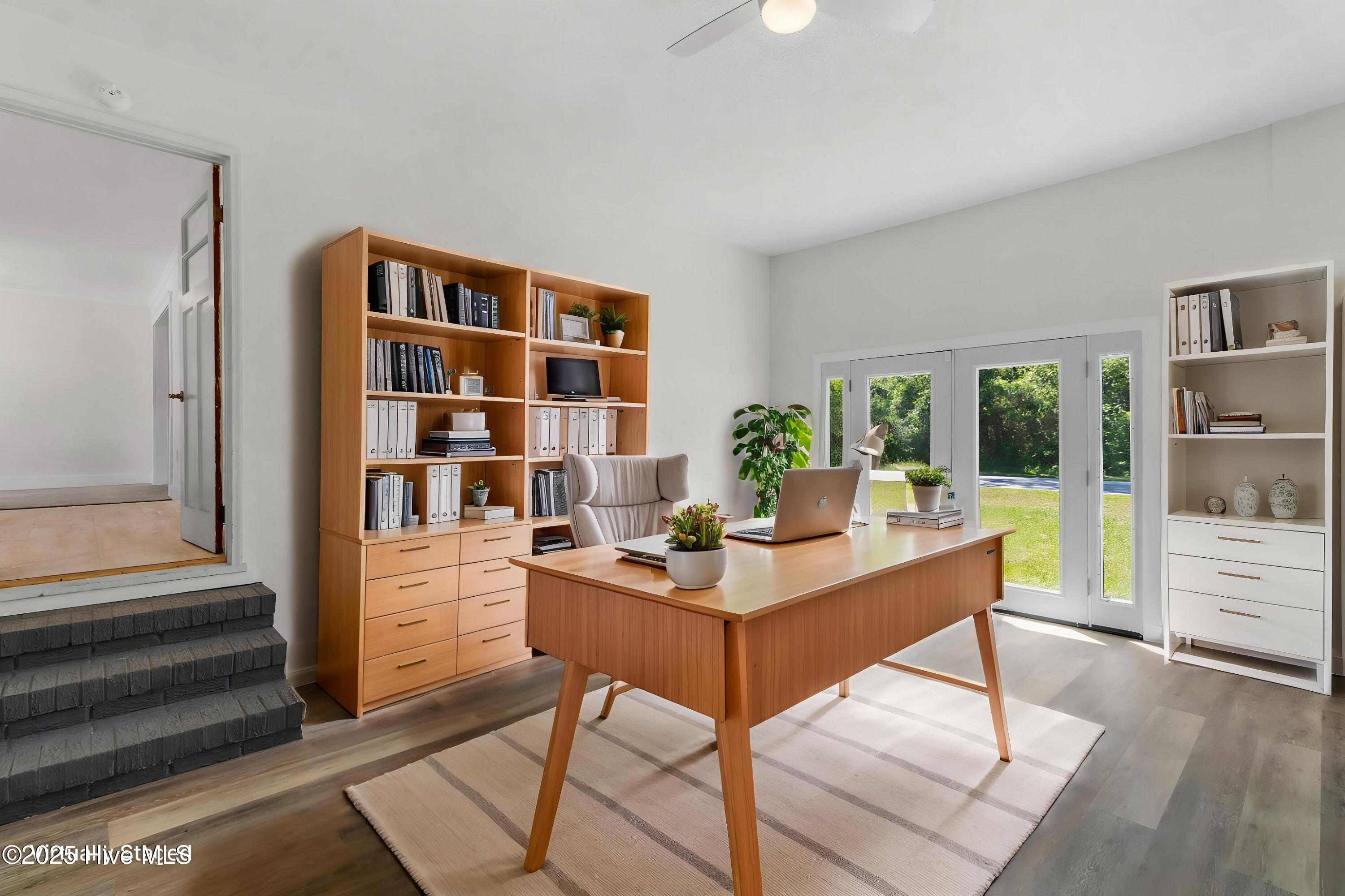 100570665 | Photo 13