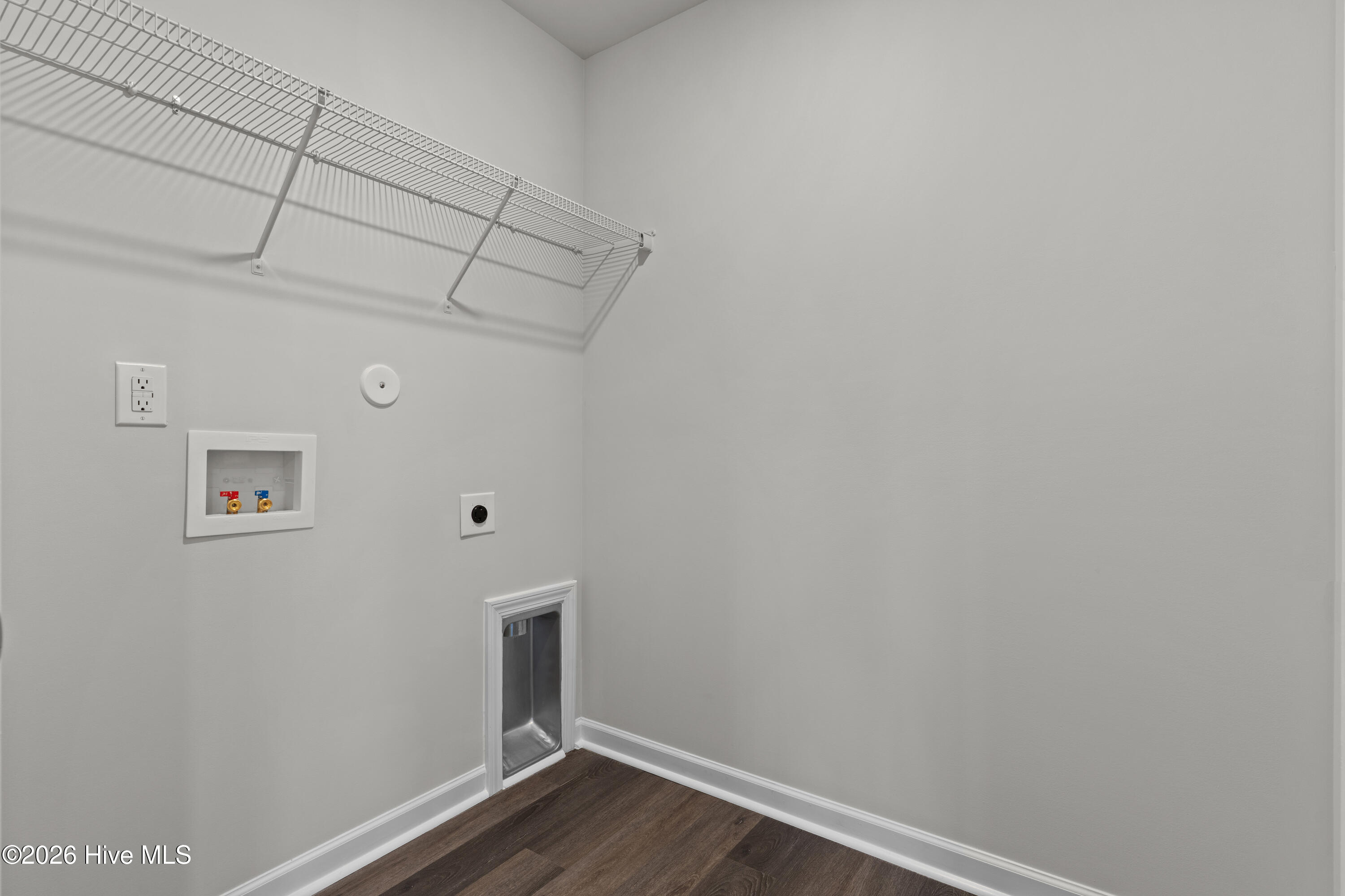 100550093 | Photo 21