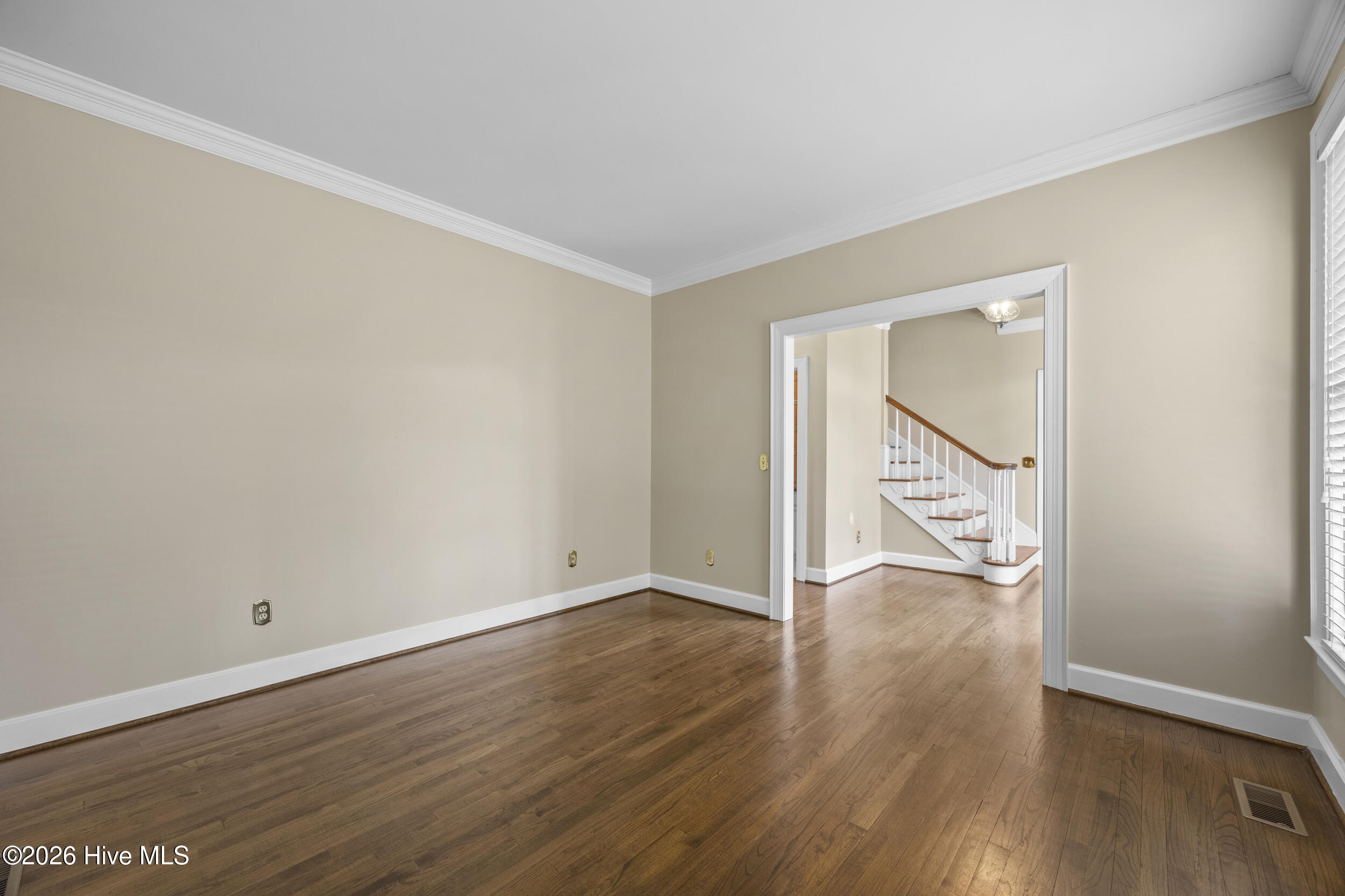 100560704 | Photo 13