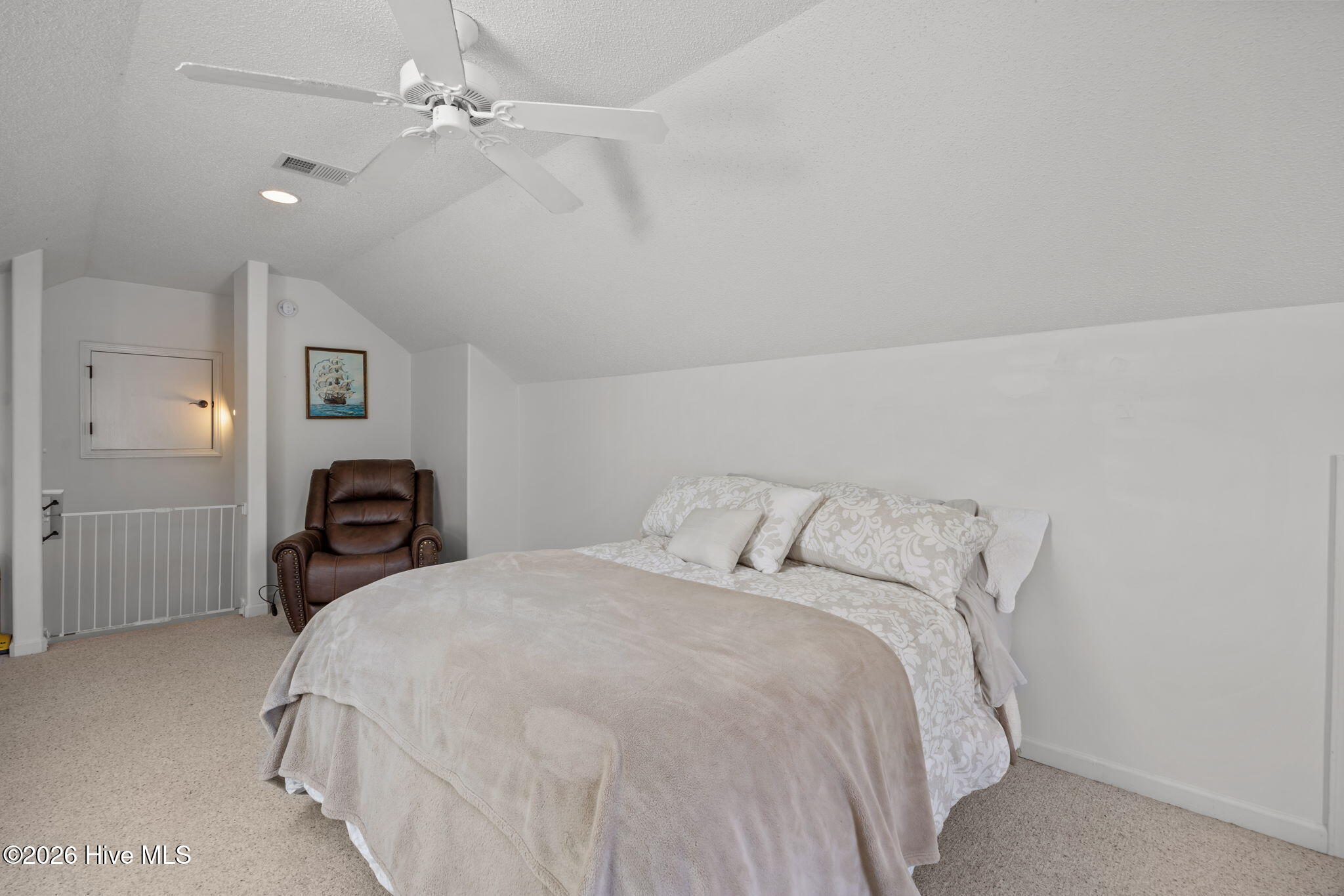 100569255 | Photo 25