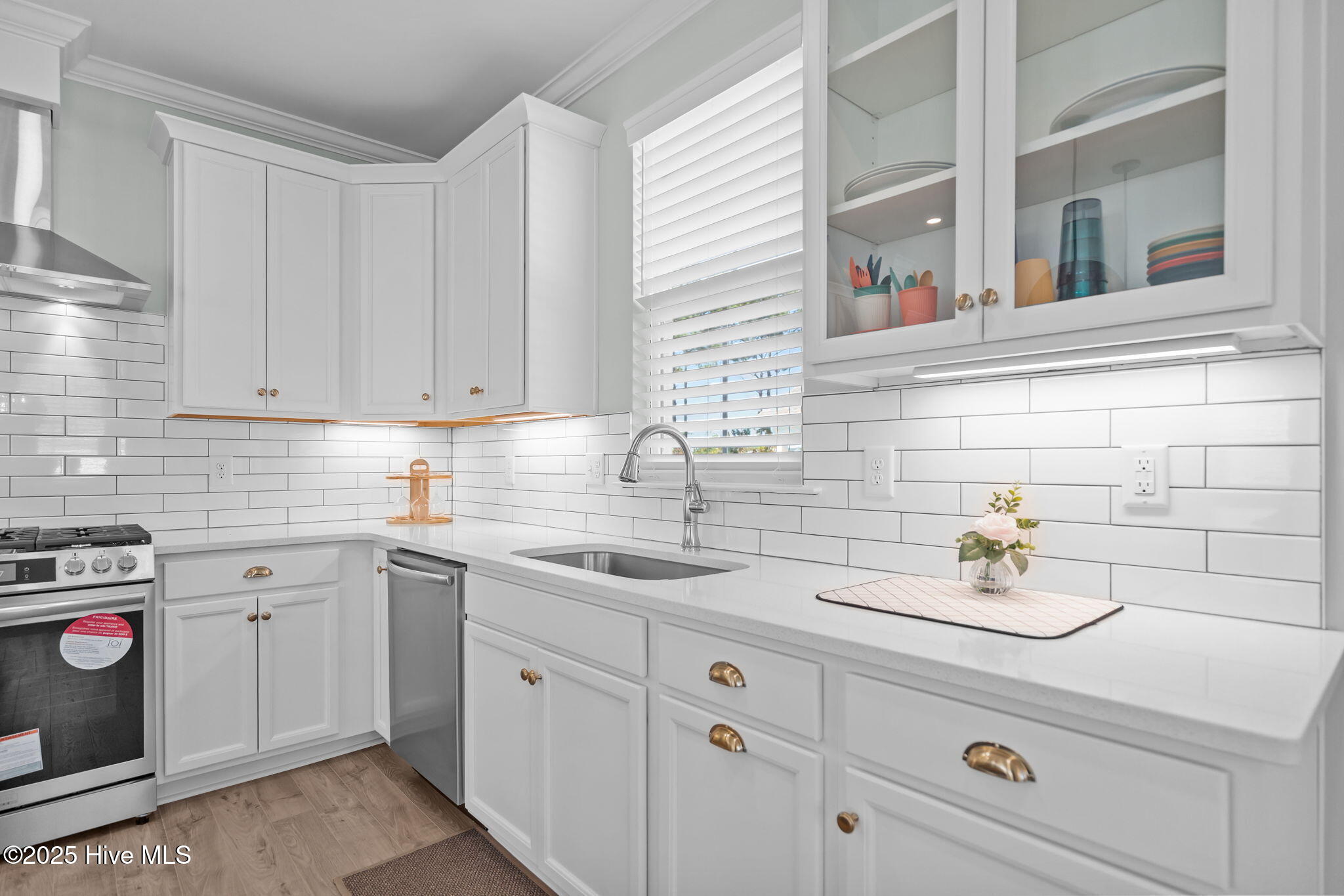 100537775 | Photo 13