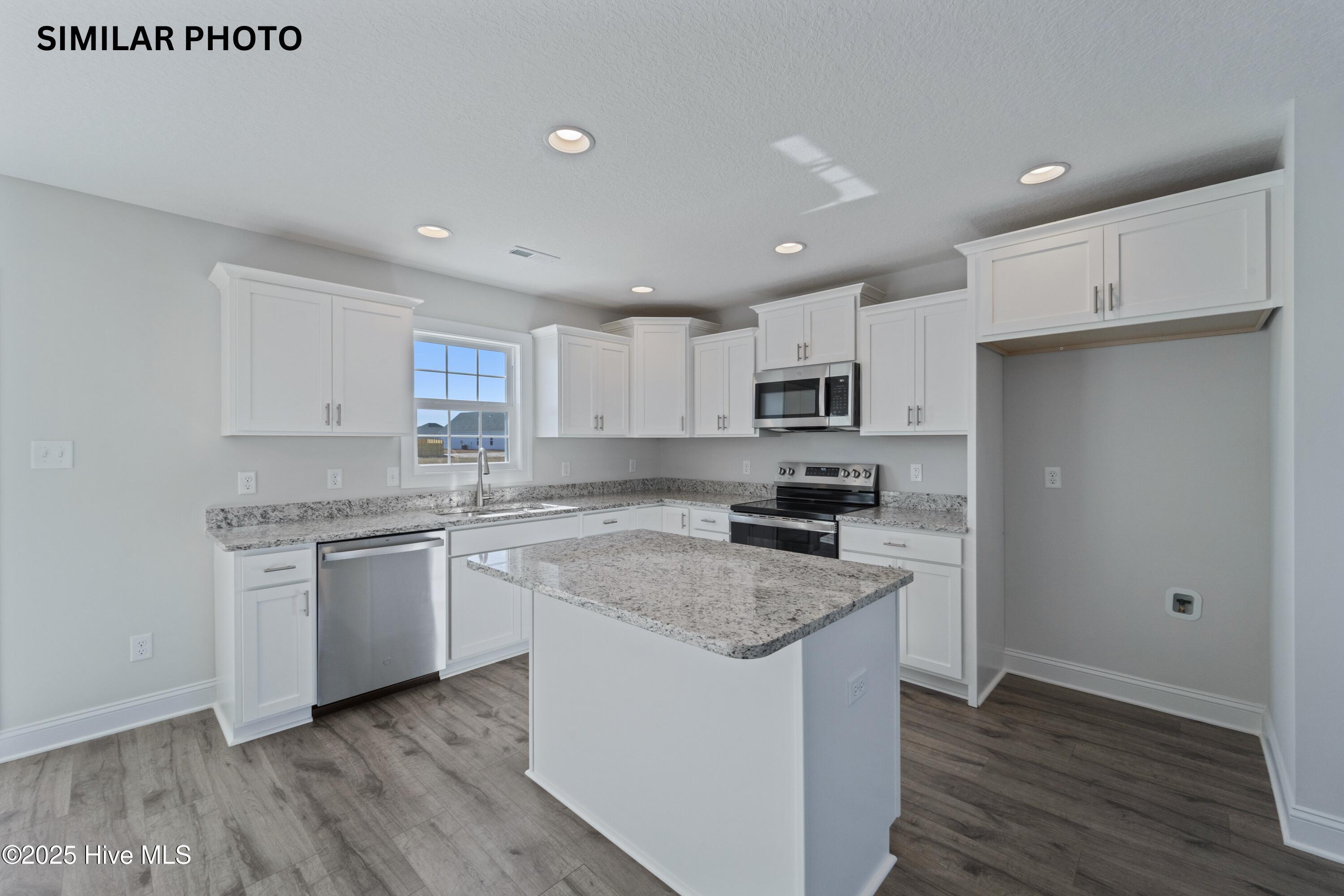 100537630 | Photo 13