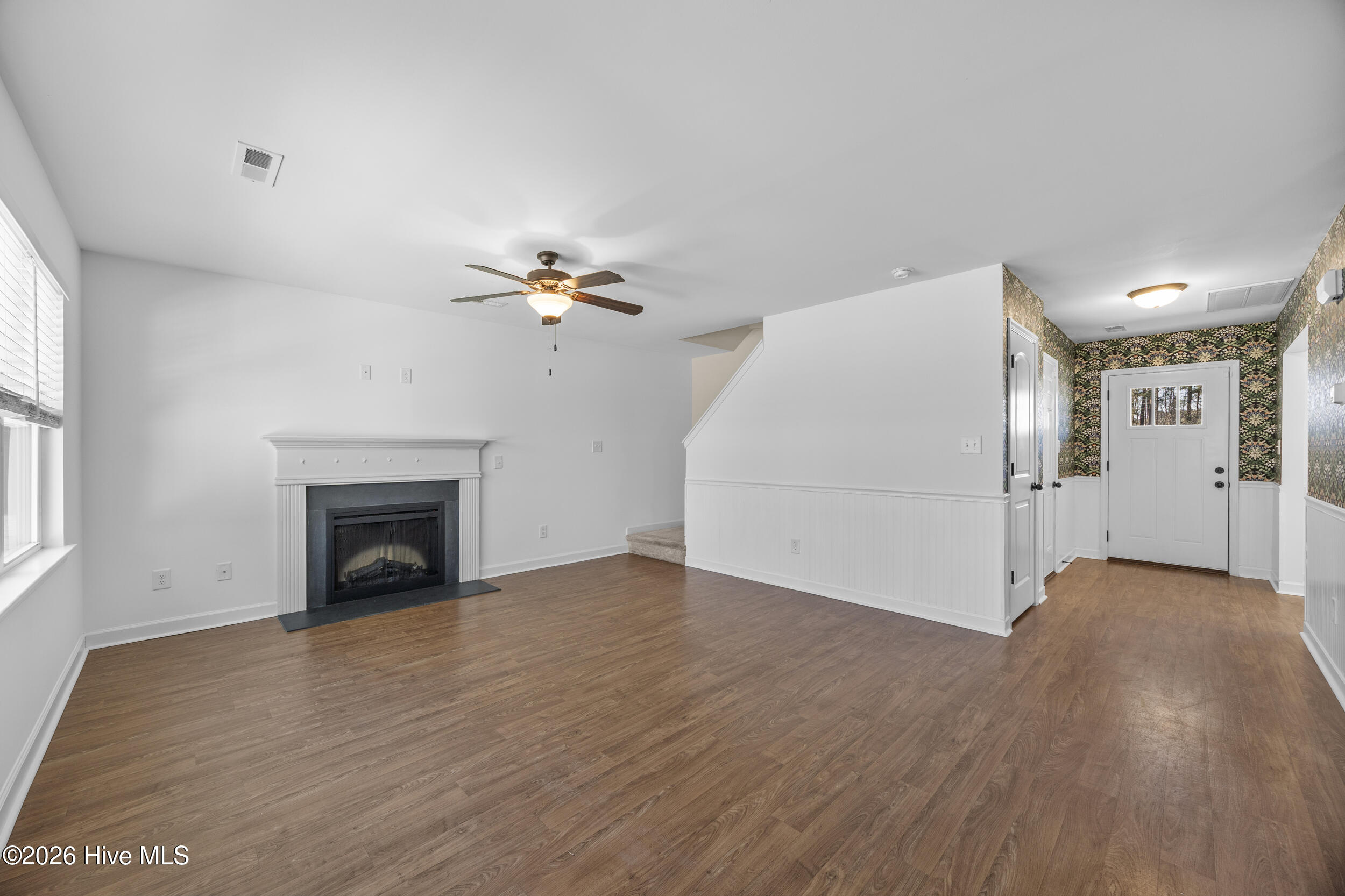 100553929 | Photo 16