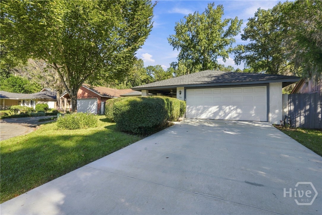Photo 1 of Single family home for sale at 10 Chantilly Ct, Savannah, GA 31419 | MLS# SA367230 | Listing updated on 2026-10-29
