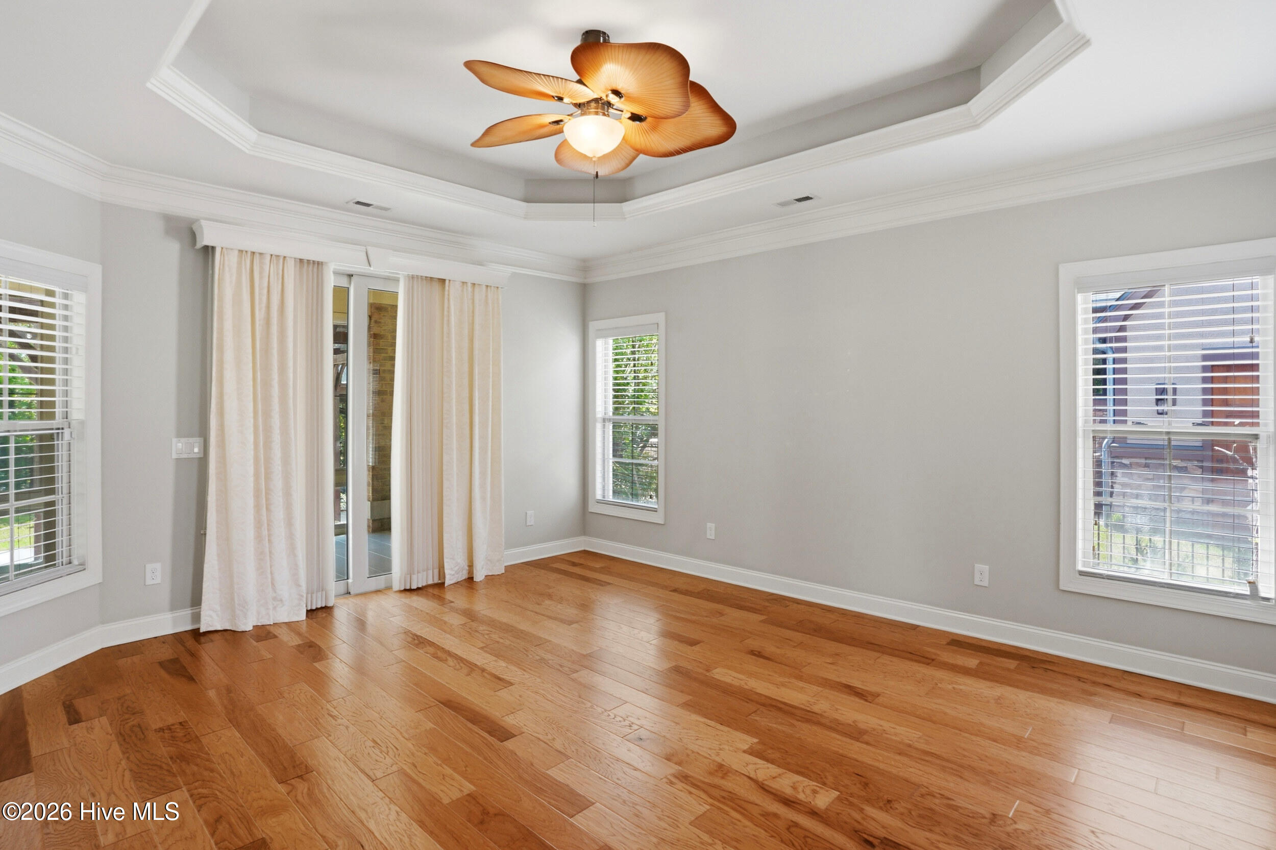 100567048 | Photo 21