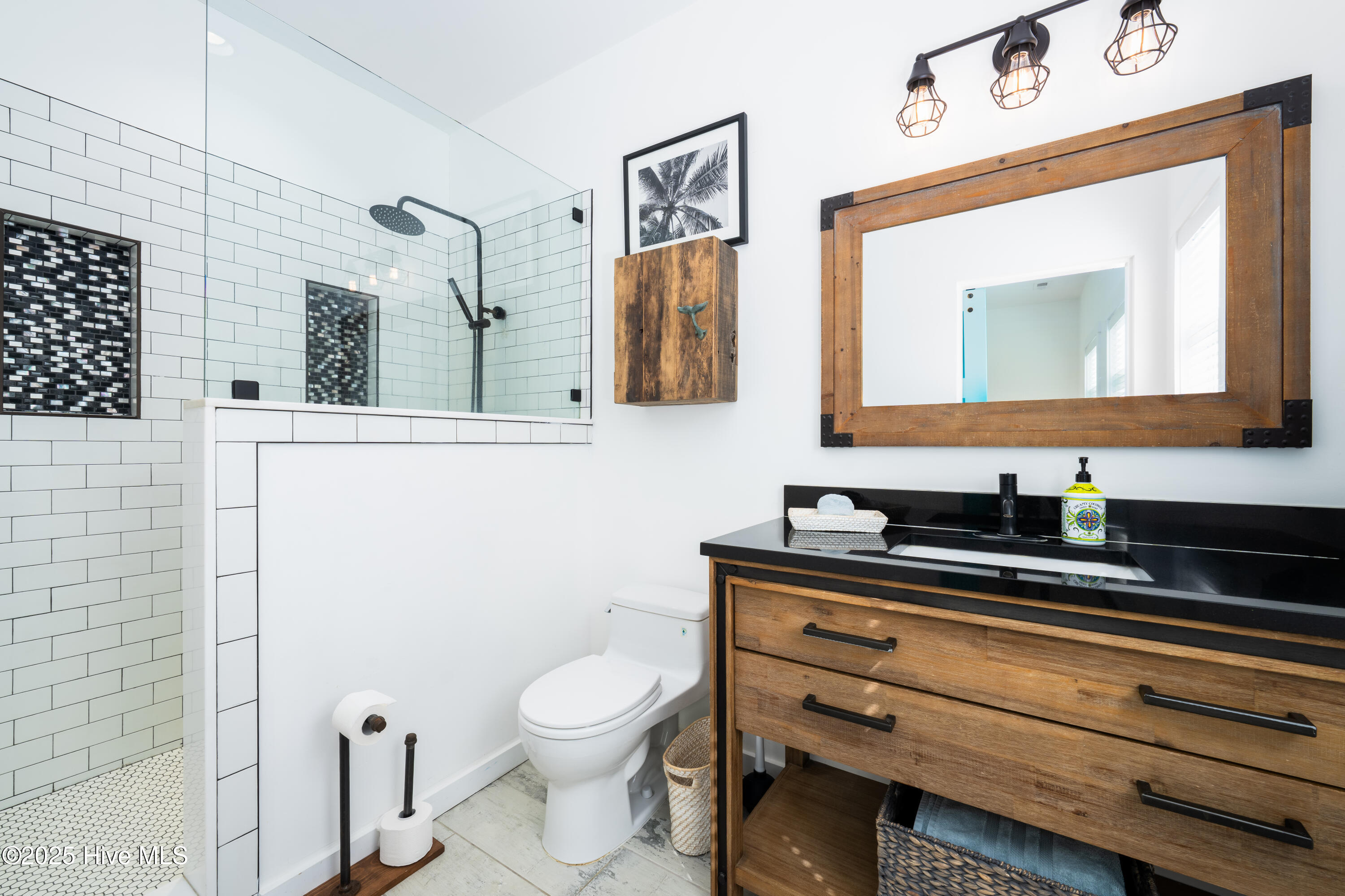 100494864 | Photo 22