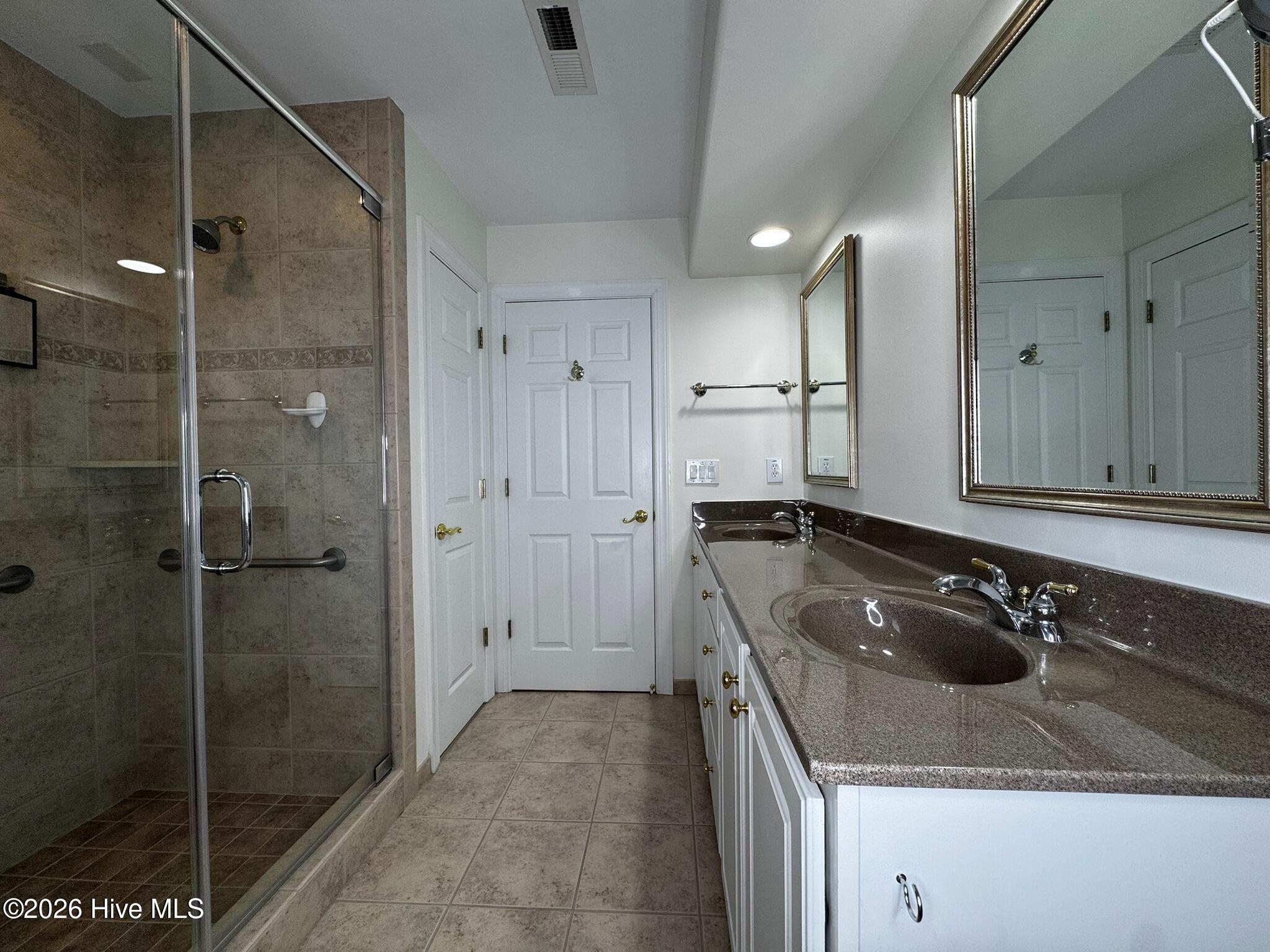 100558874 | Photo 21