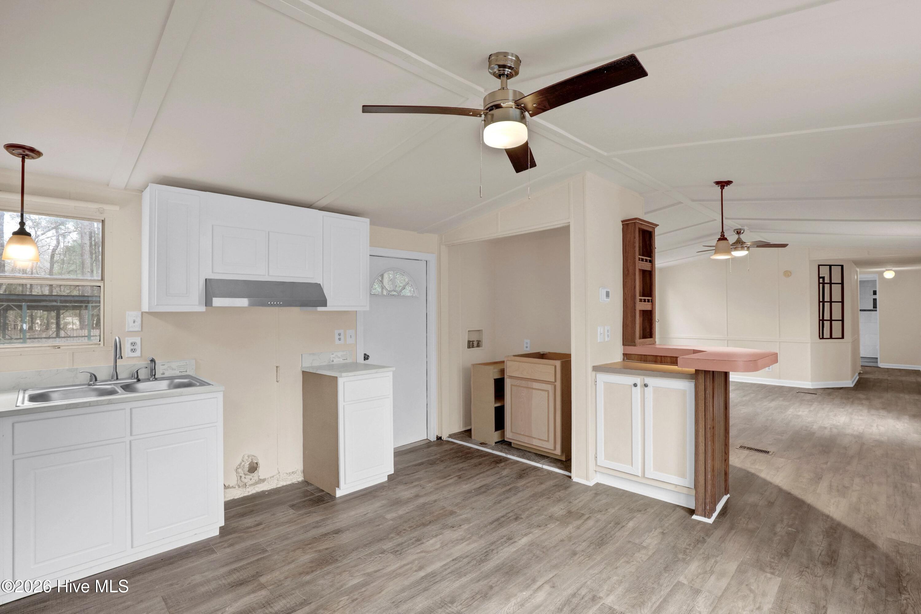 100557223 | Photo 18