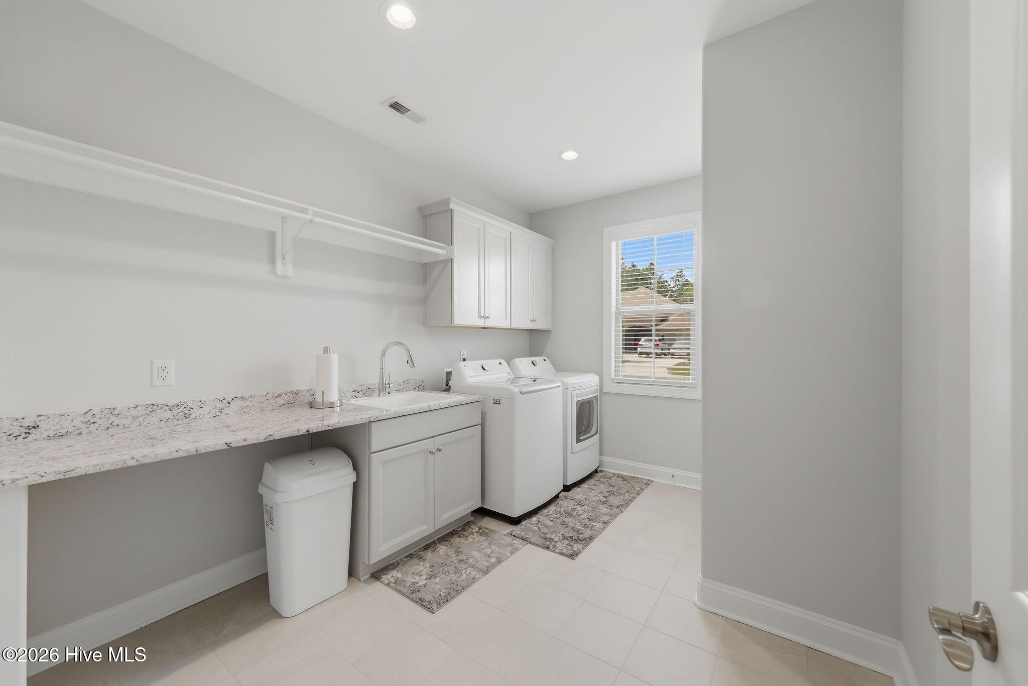 100564849 | Photo 40