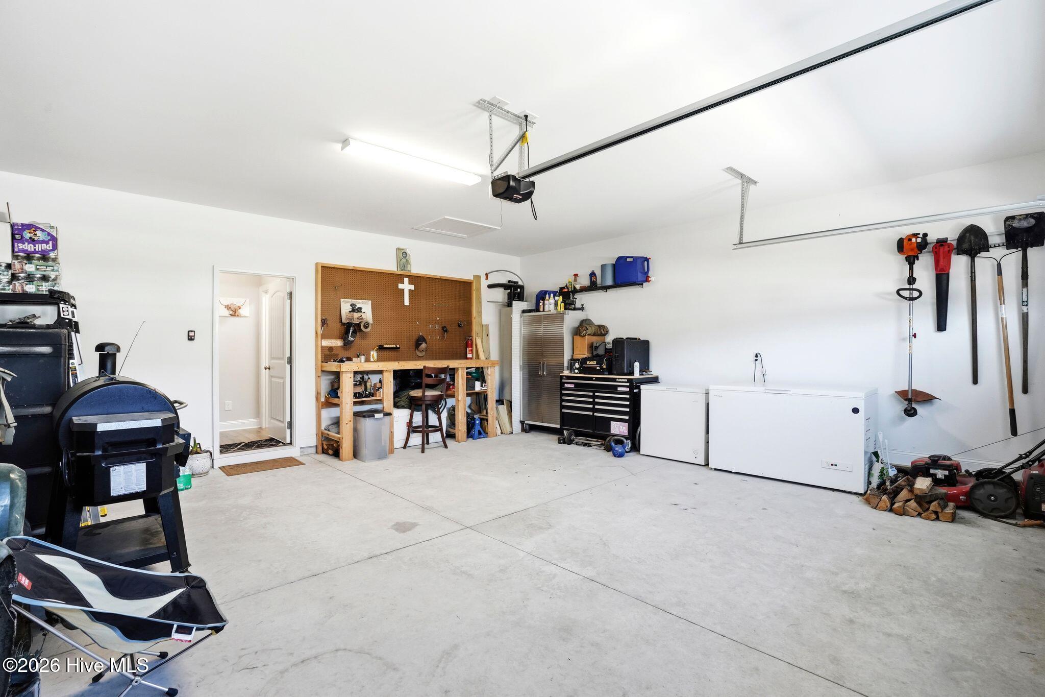 100563818 | Photo 40