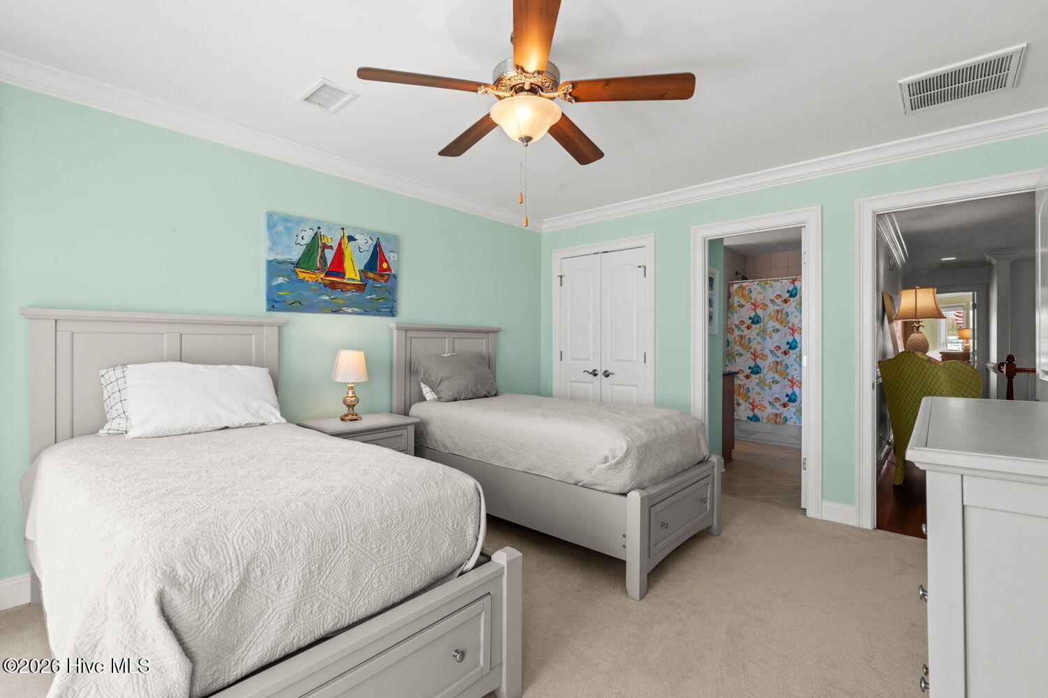 100566570 | Photo 51